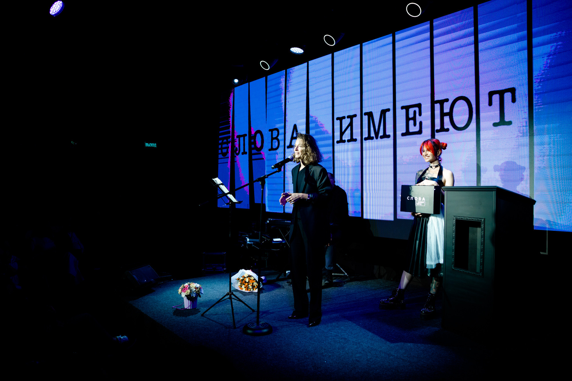 Поэтический вечер Кати Хлебниковой. Бизнес фотограф в Новосибирске Александр Рощин