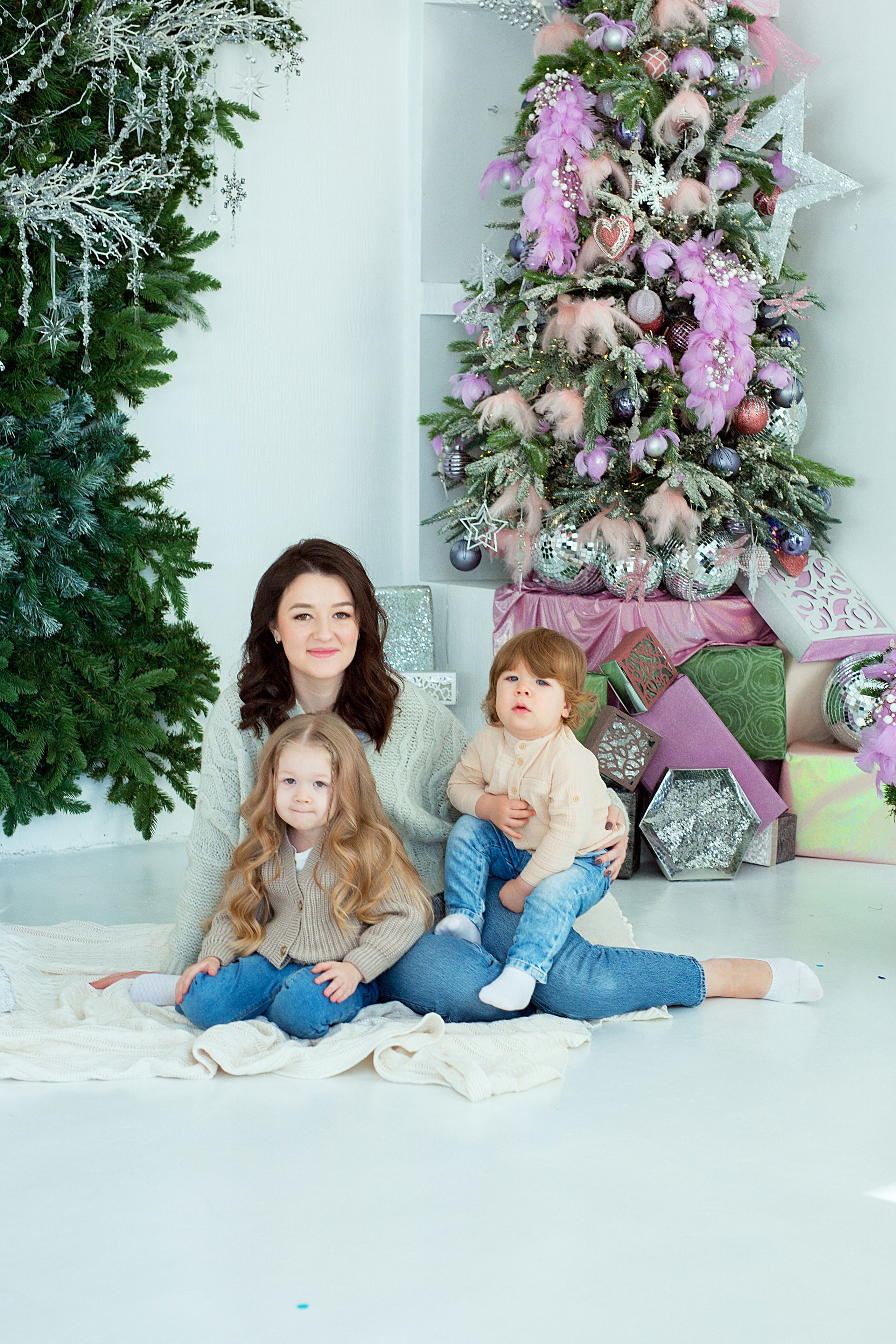 Ольга с детками в новый год. Людмила Далидович топовый семейный фотограф Находка/Владивосток