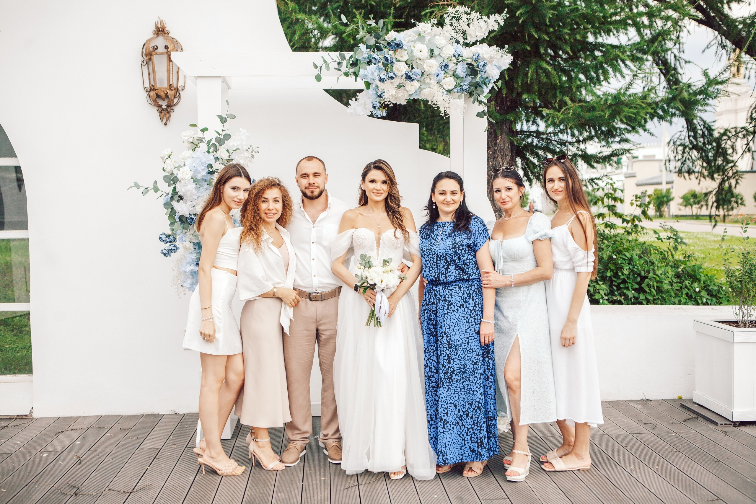 Молодожены в павильоне космонавтики и авиации №34 на вднх и в ресторане московское небо. Фотограф Ольга Ефремова