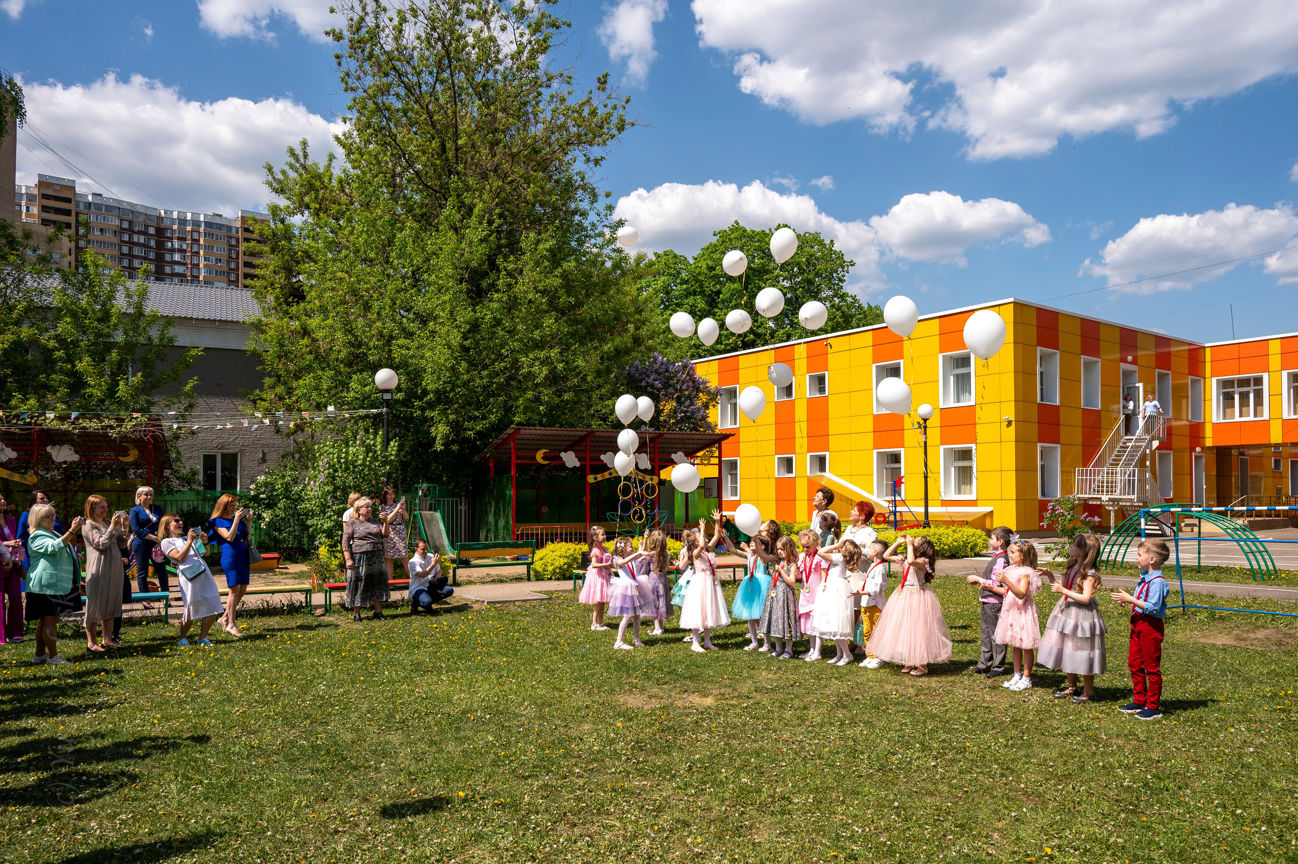 Выпускной в детском садике «Чебурашка», Королёв. Профессиональный фотограф интерьеров в Москве Юрий Федоскин