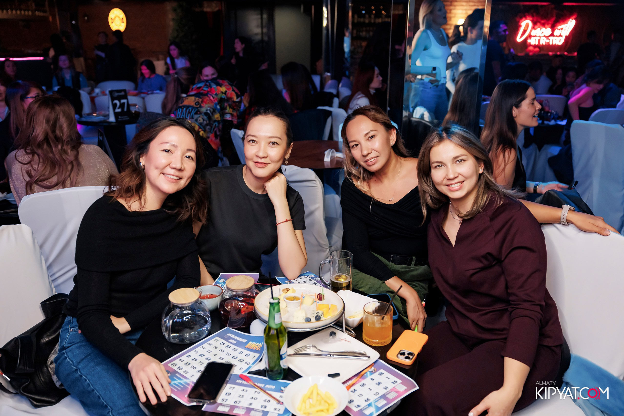 МУЗЫКАЛЬНОЕ ЛОТО В HIT RETRO. КИПЯТКОМ АЛМАТЫ! Фотосъемка мероприятий в Алматы
