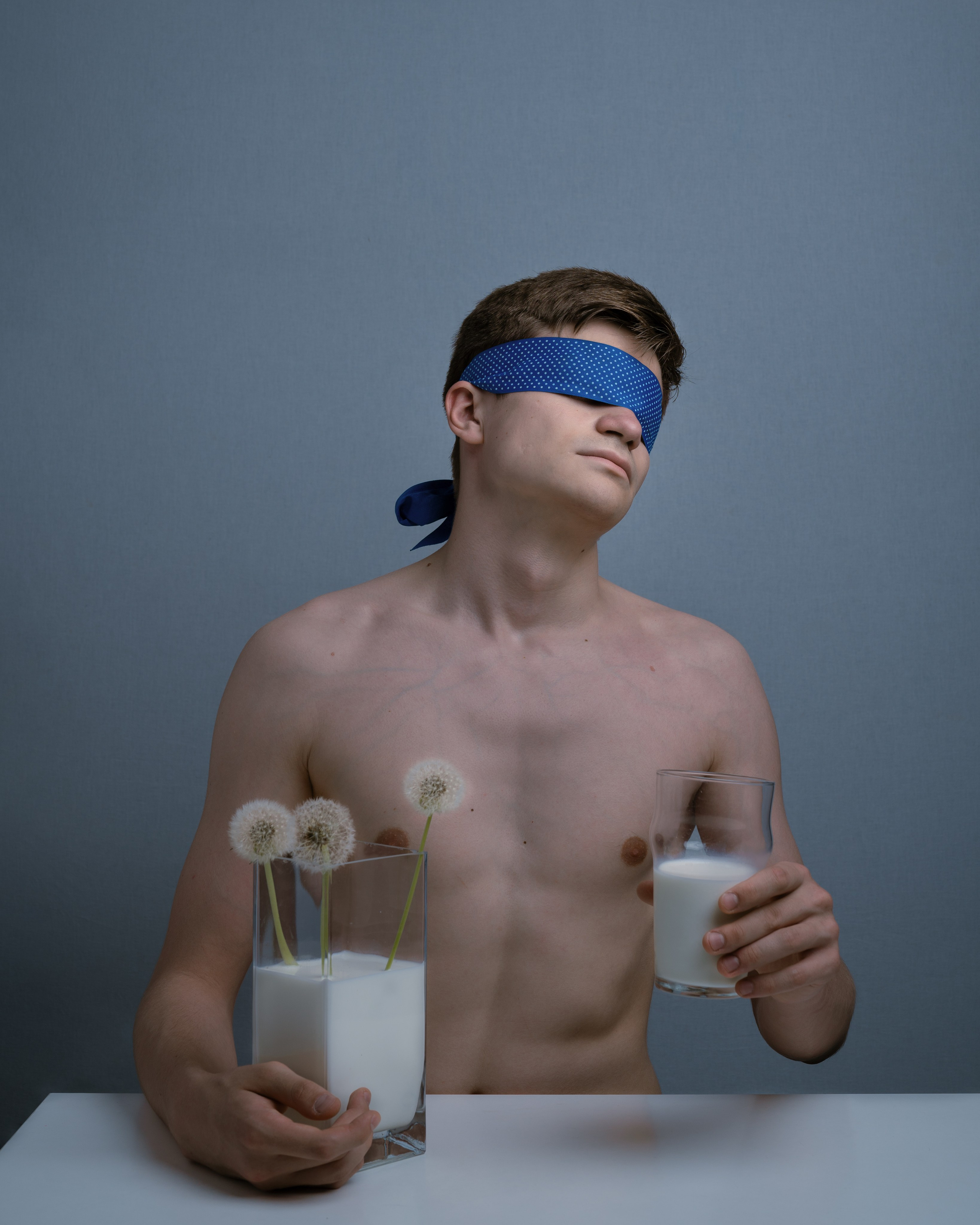 Младший, и, возможно, поэтому чаще других оказывался в объективе. Не потому что хотел, а потому что просто был рядом.