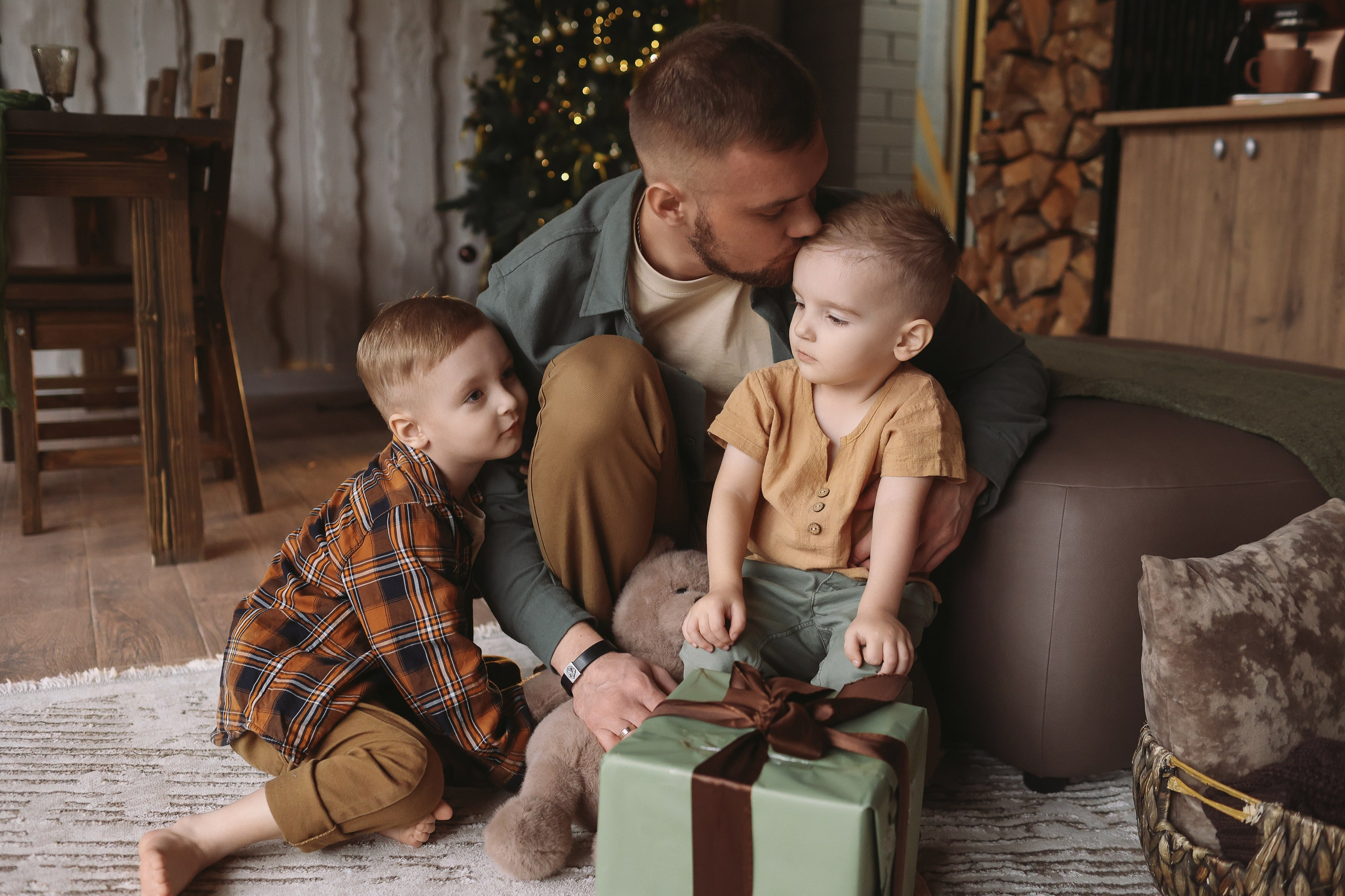 Семейная новогодняя фотосессия в загородном домике. Фотограф Владимир Москва