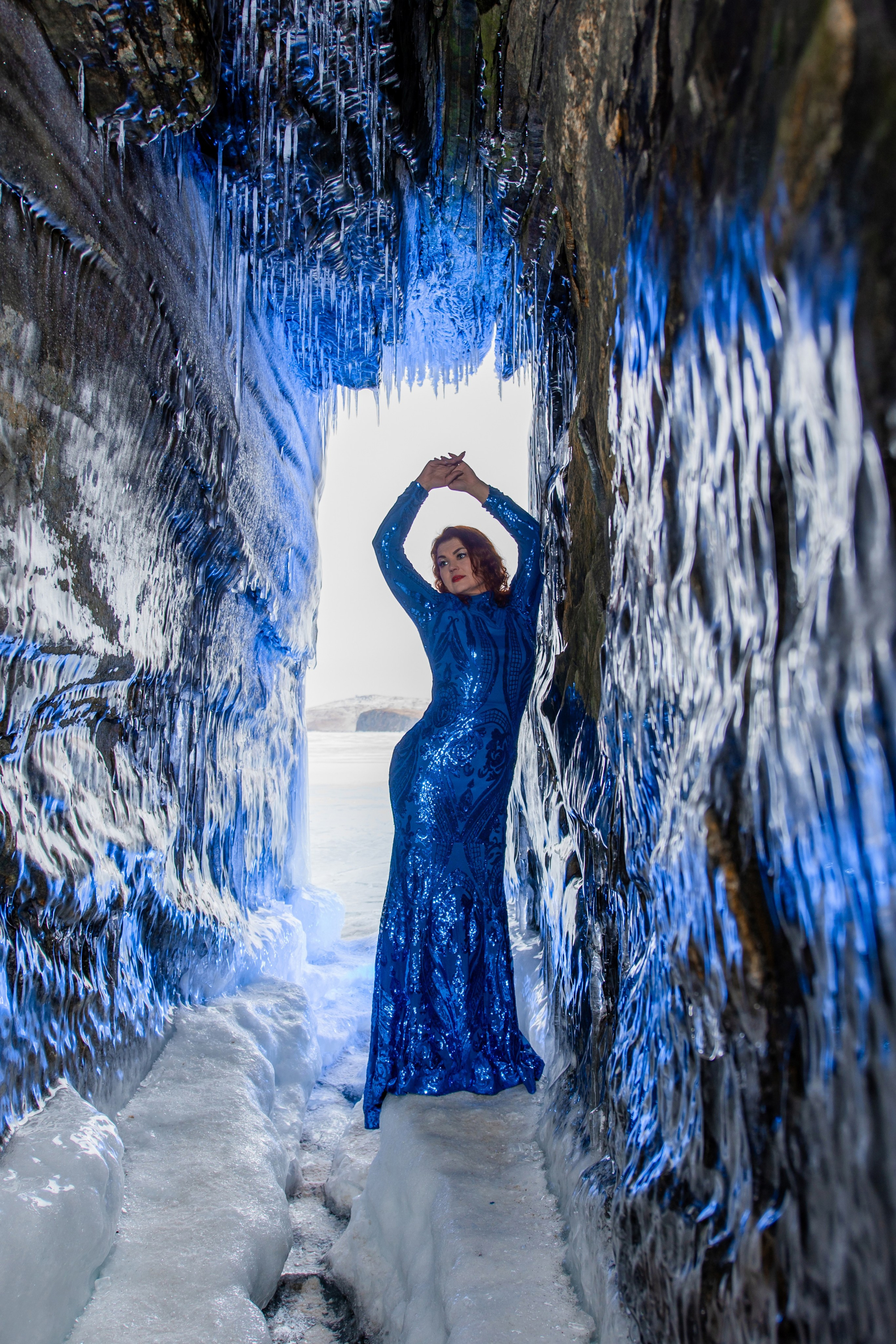 Силуэтное платье рыбка фотосессия на Байкале