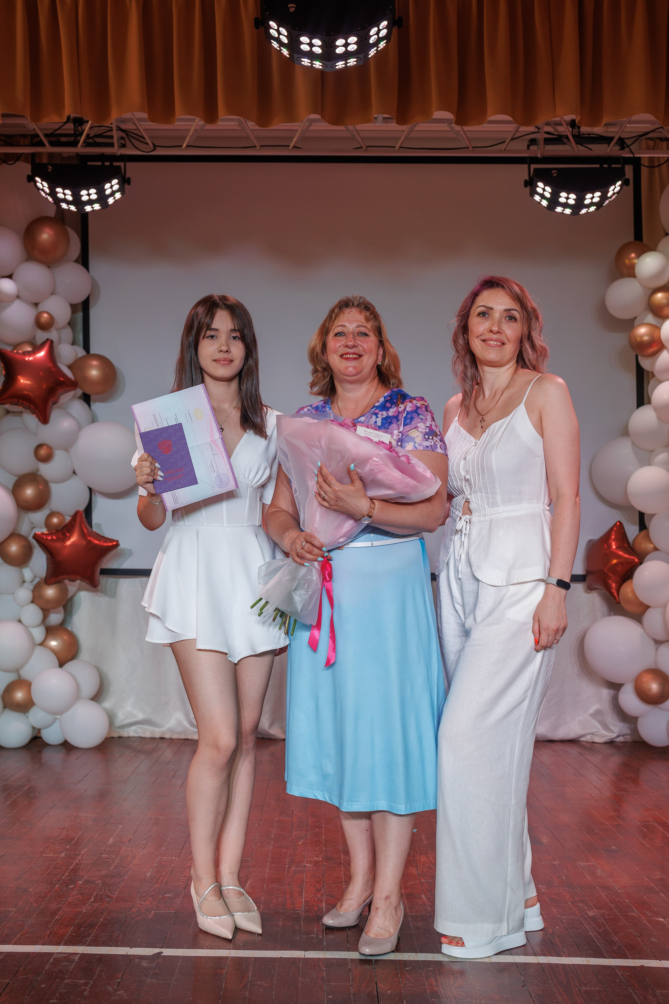 Вручение аттестатов. Свадебный и семейный фотограф в Новосибирске Ирина Дорошкова