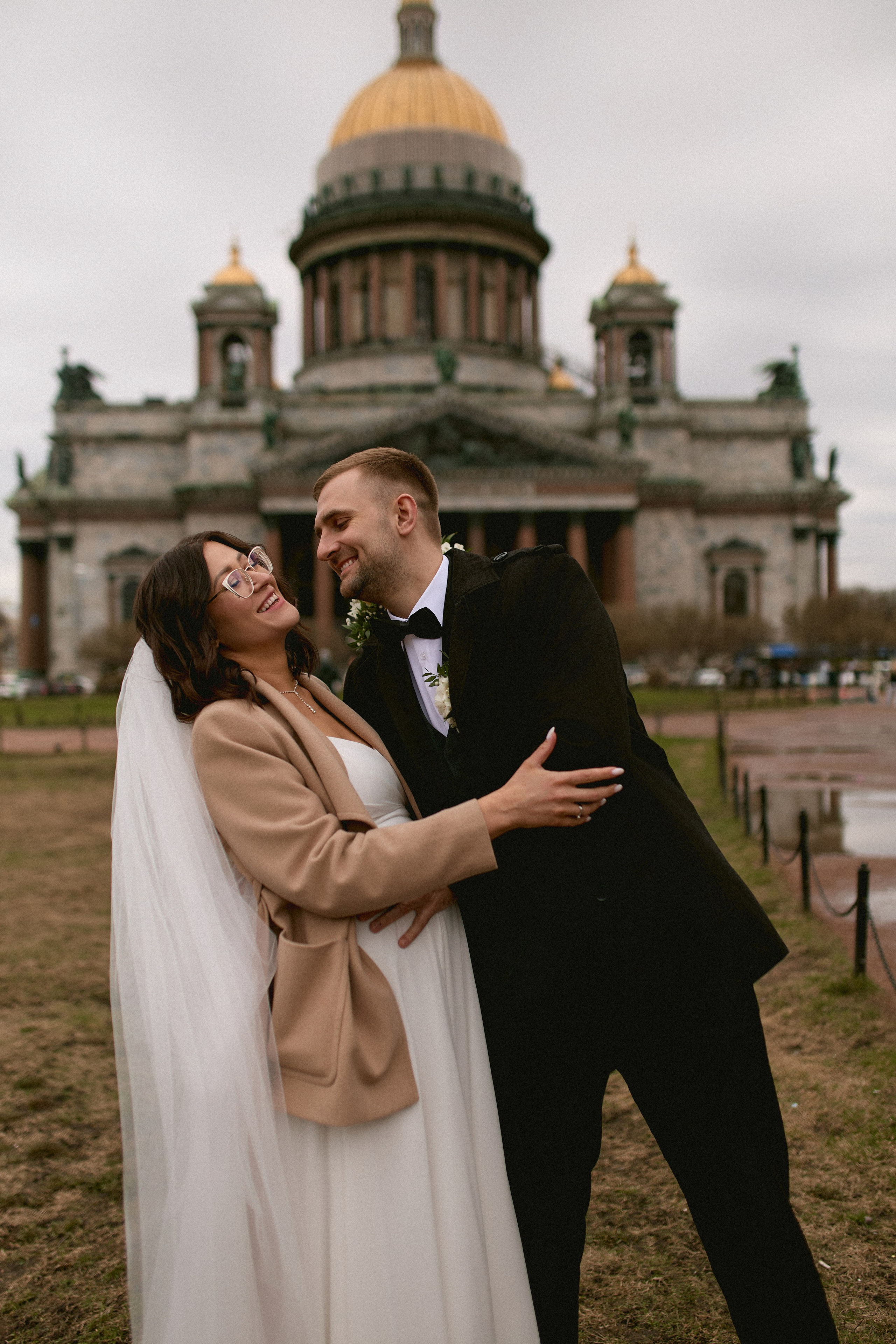 Свадебная фотосессия в Дворце Бракосочетания № 2. Сестры Карабаза. Фотографы и ретушеры в Москве и Санкт-Петербурге