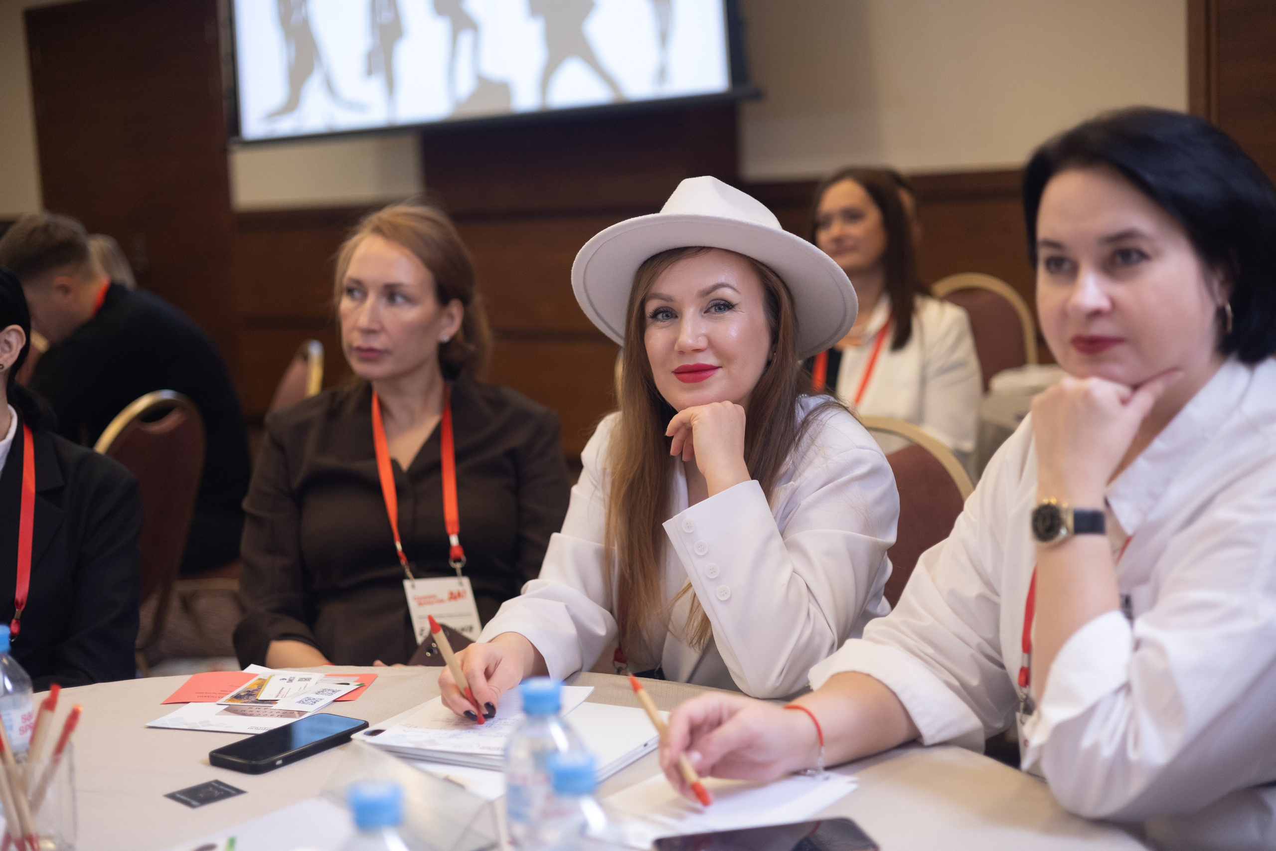 «СКАЖИ ДЕНЬГАМ ДА». Фотограф Красноярск съемки лавстори, фотосессия в студии, портретная съемка, творческие фотосессии