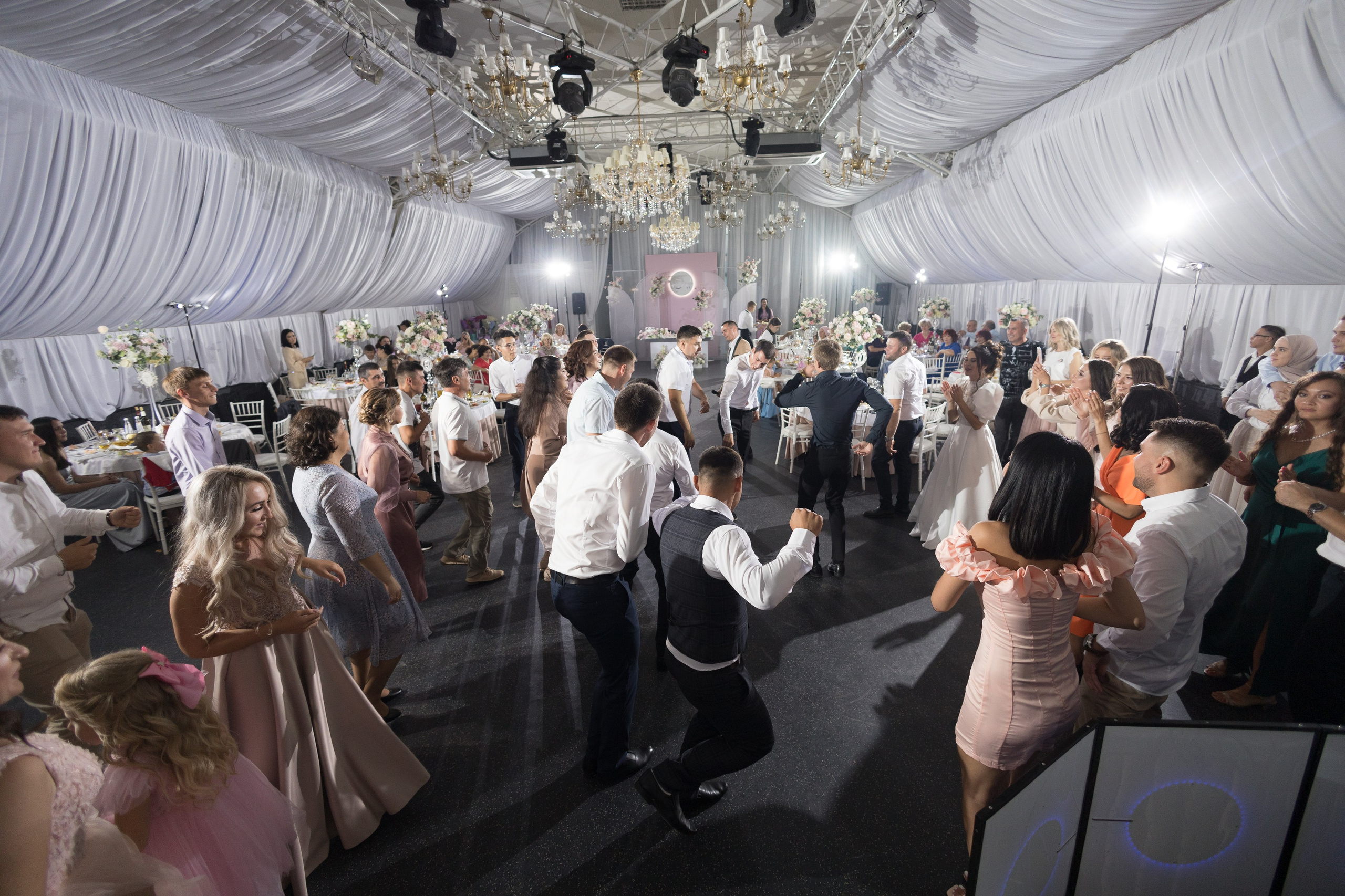 Свадебный фотограф Уфа — Руслан ГабдлисламовЖивые эмоции, красивые кадры, воспоминания на всю жизнь.Работаю по всей Республике Башкортоста. Свадебный фотограф Уфа Руслан Габдлисламов