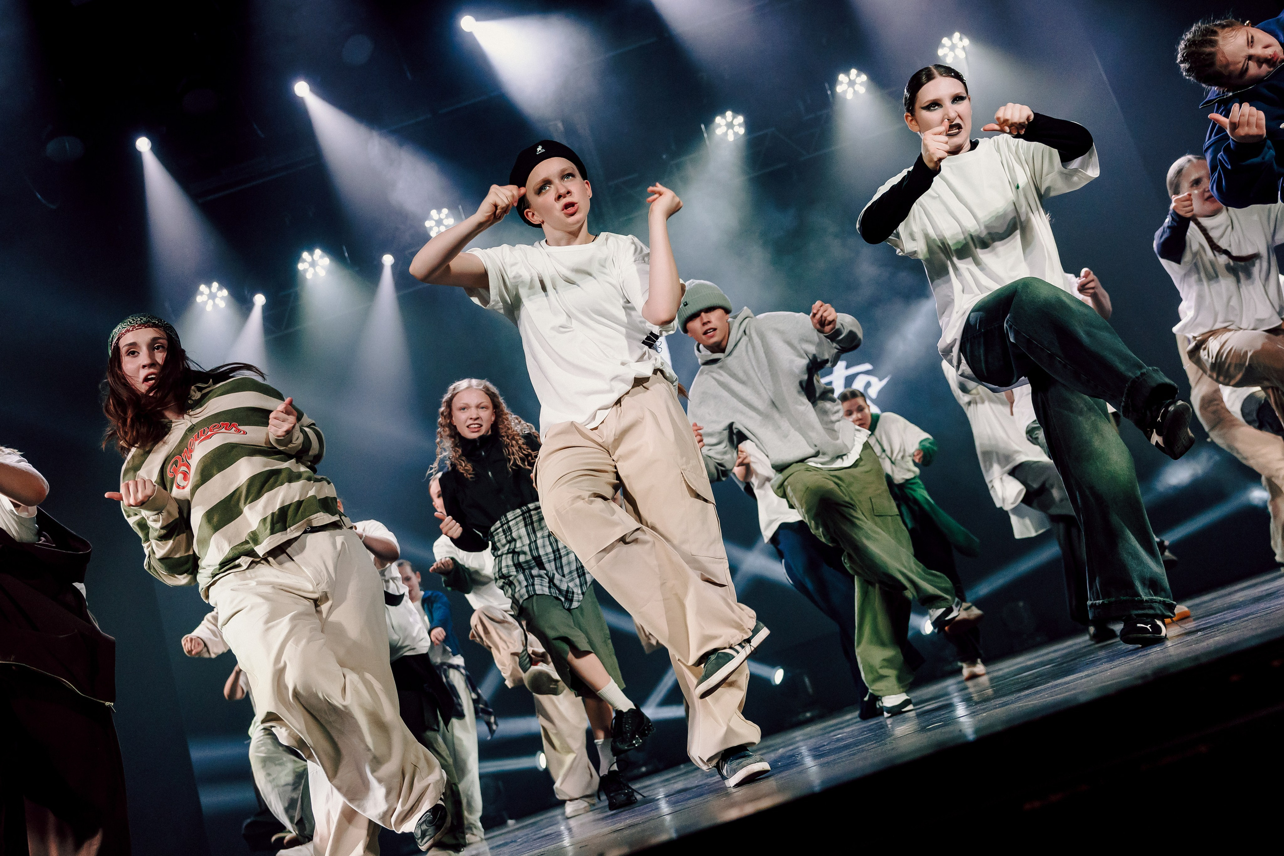 Отчётный концерт танцевальной школы «Red Rabbits» 2025. Лёшка Варзегов — фотограф