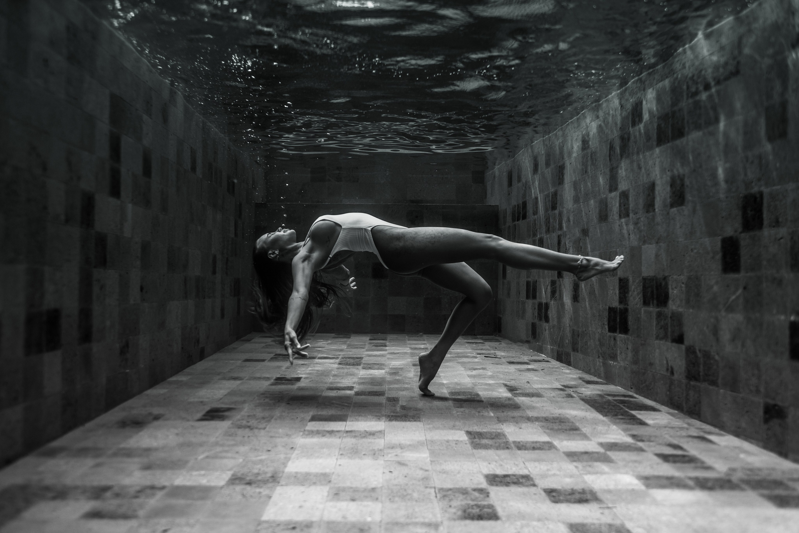 Фотосесии в Бассейне 18+. Лайфстайл Фотограф и Профессиональный Водный Фотограф в Москве