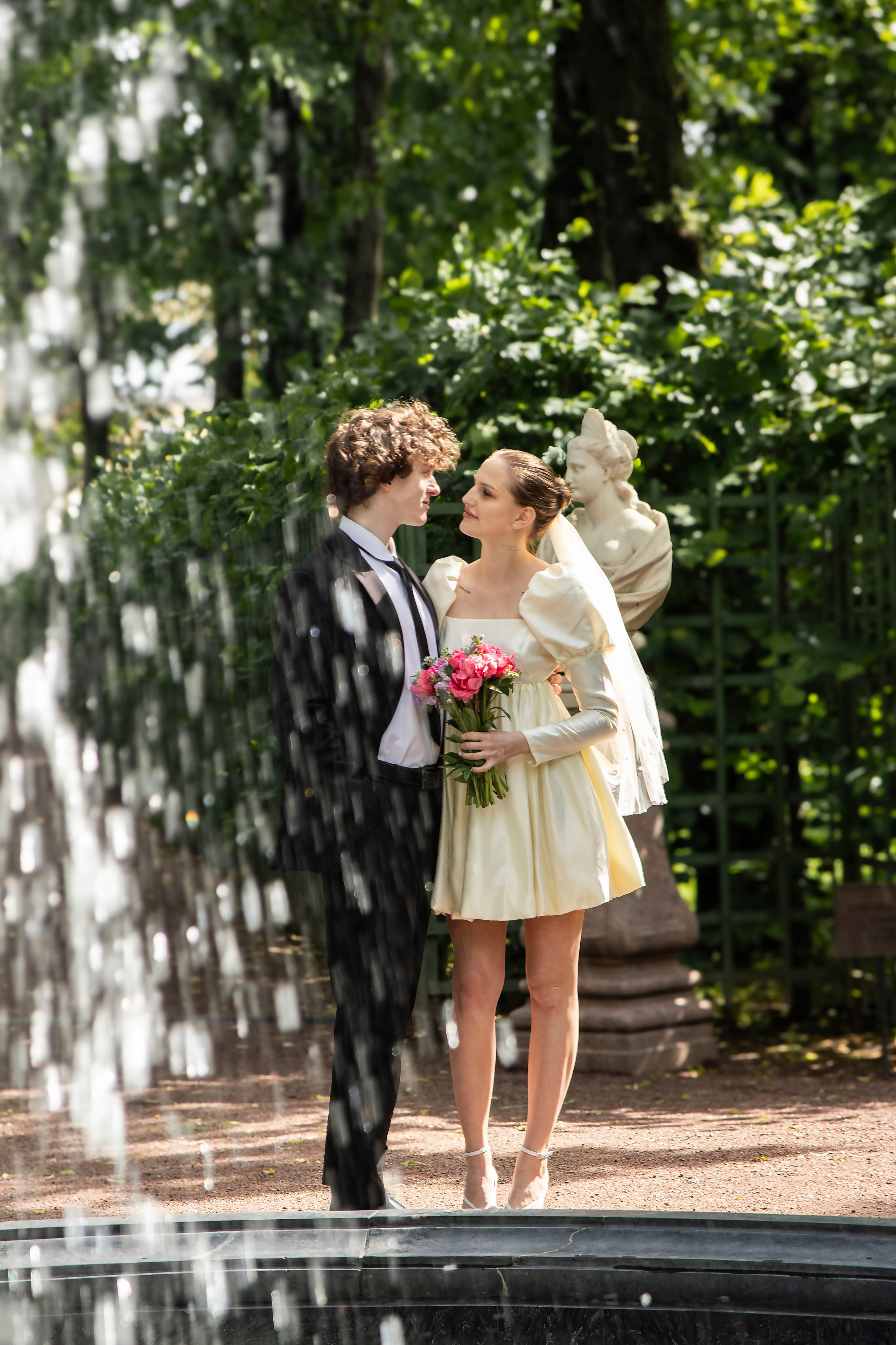 Свадебная прогулка в Летнем саду. Портретный фотограф в Санкт-Петербурге Савельева Ольга
