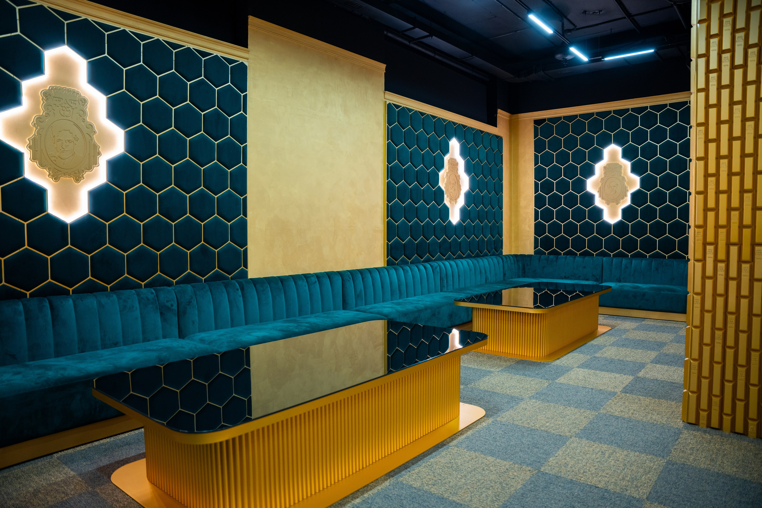 Фотосъемка интерьера стриптиз-клуба Hefner — элитный клуб Краснодара. Интерьерная фотосъемка клуба Hefner в Краснодаре — профессионально. Шедевры для Вас! Фотограф и Видеограф в Краснодаре Пахиев Руслан