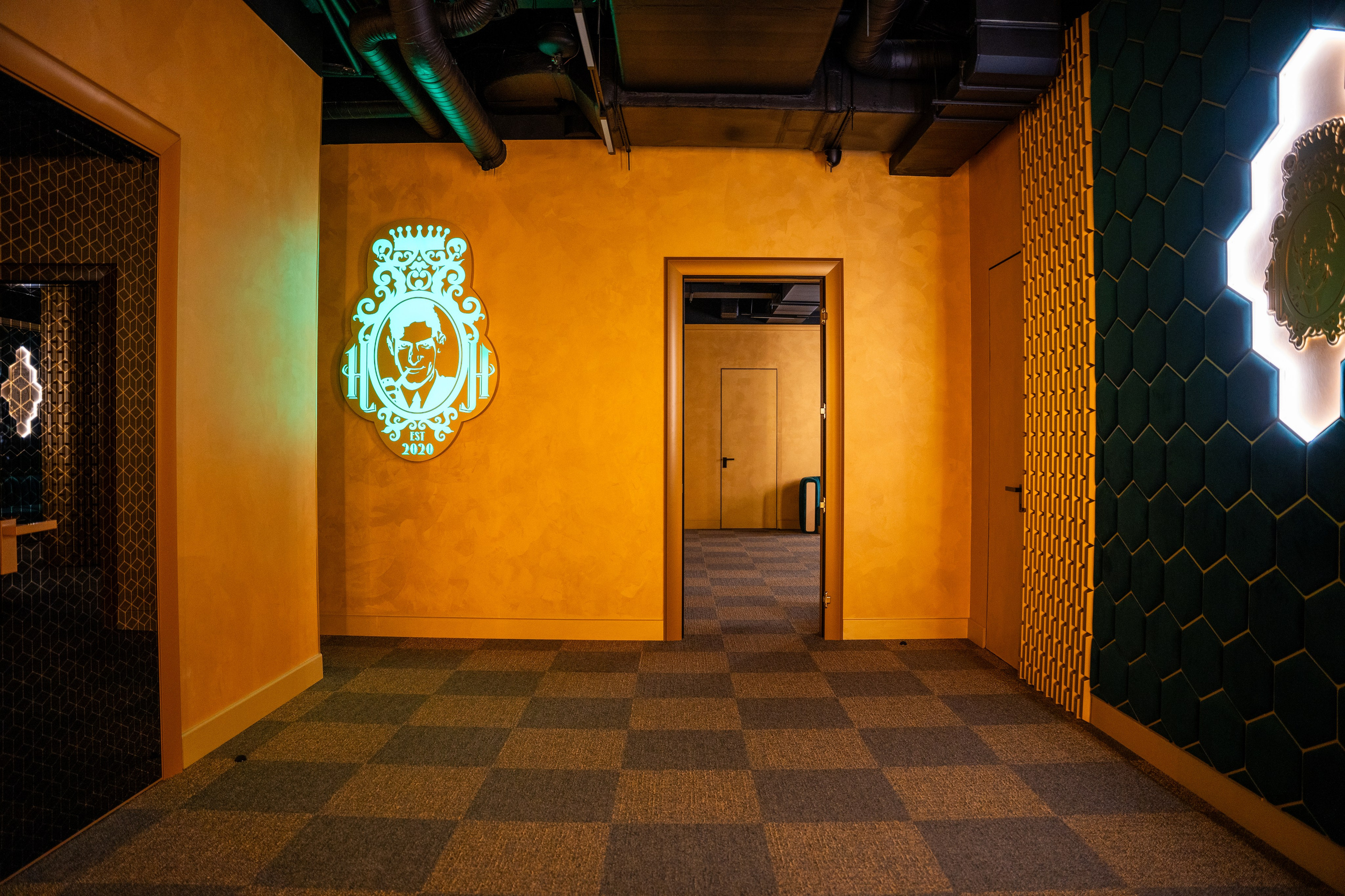 Фотосъемка интерьера стриптиз-клуба Hefner — элитный клуб Краснодара. Интерьерная фотосъемка клуба Hefner в Краснодаре — профессионально. Шедевры для Вас! Фотограф и Видеограф в Краснодаре Пахиев Руслан