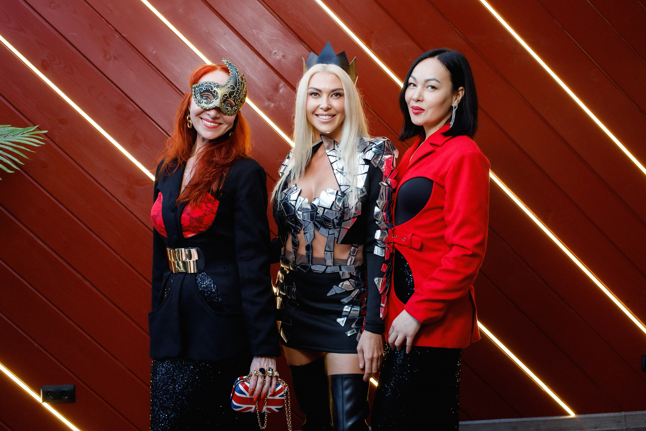 QUEEN KHV [12 ЛЕТ]. СВОИ. ФОТООТЧЕТЫ-СОБЫТИЯ-МЕСТА