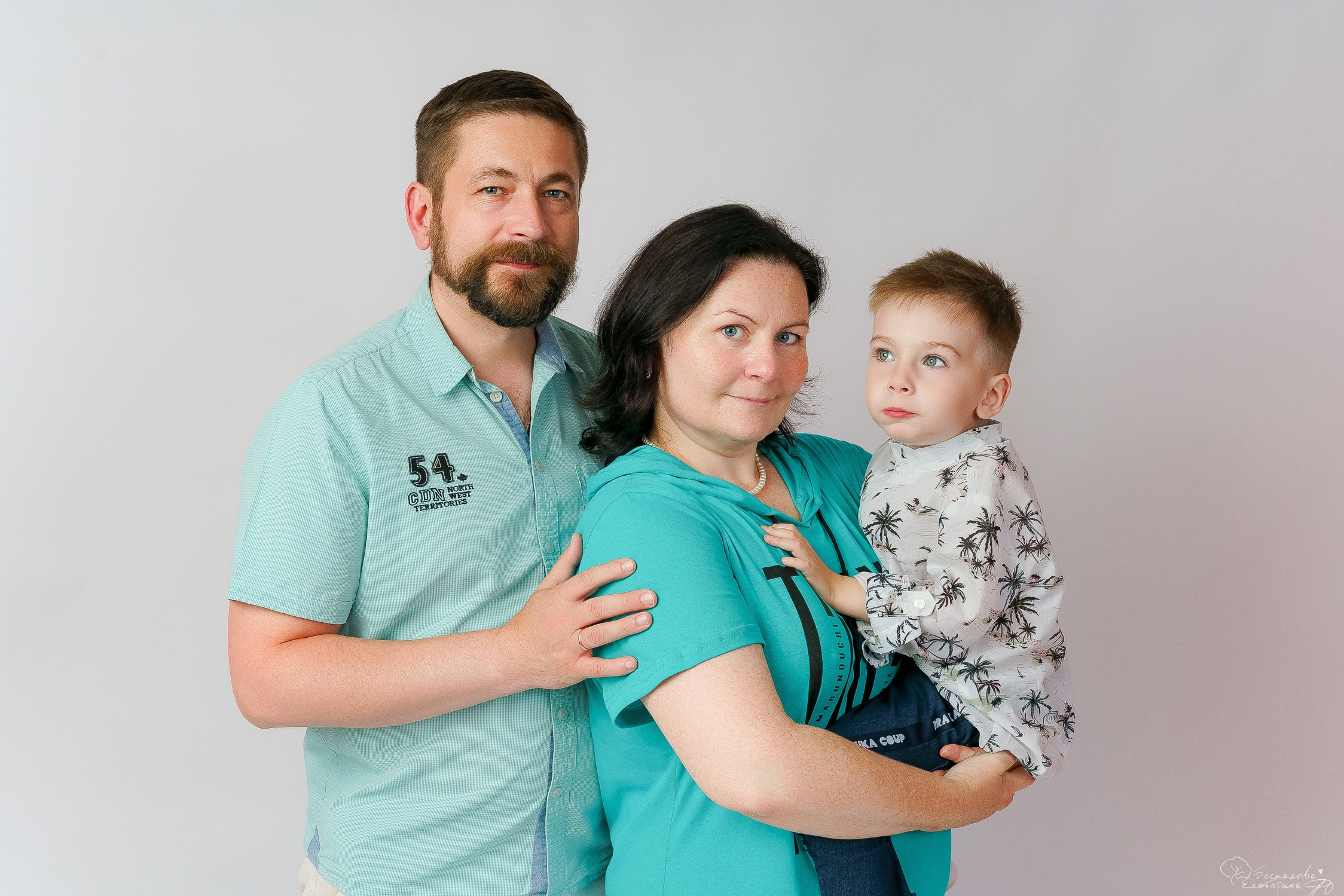 Семейные на бумажном фоне. Фотограф новорожденных в г. Павлово Беспалова Екатерина