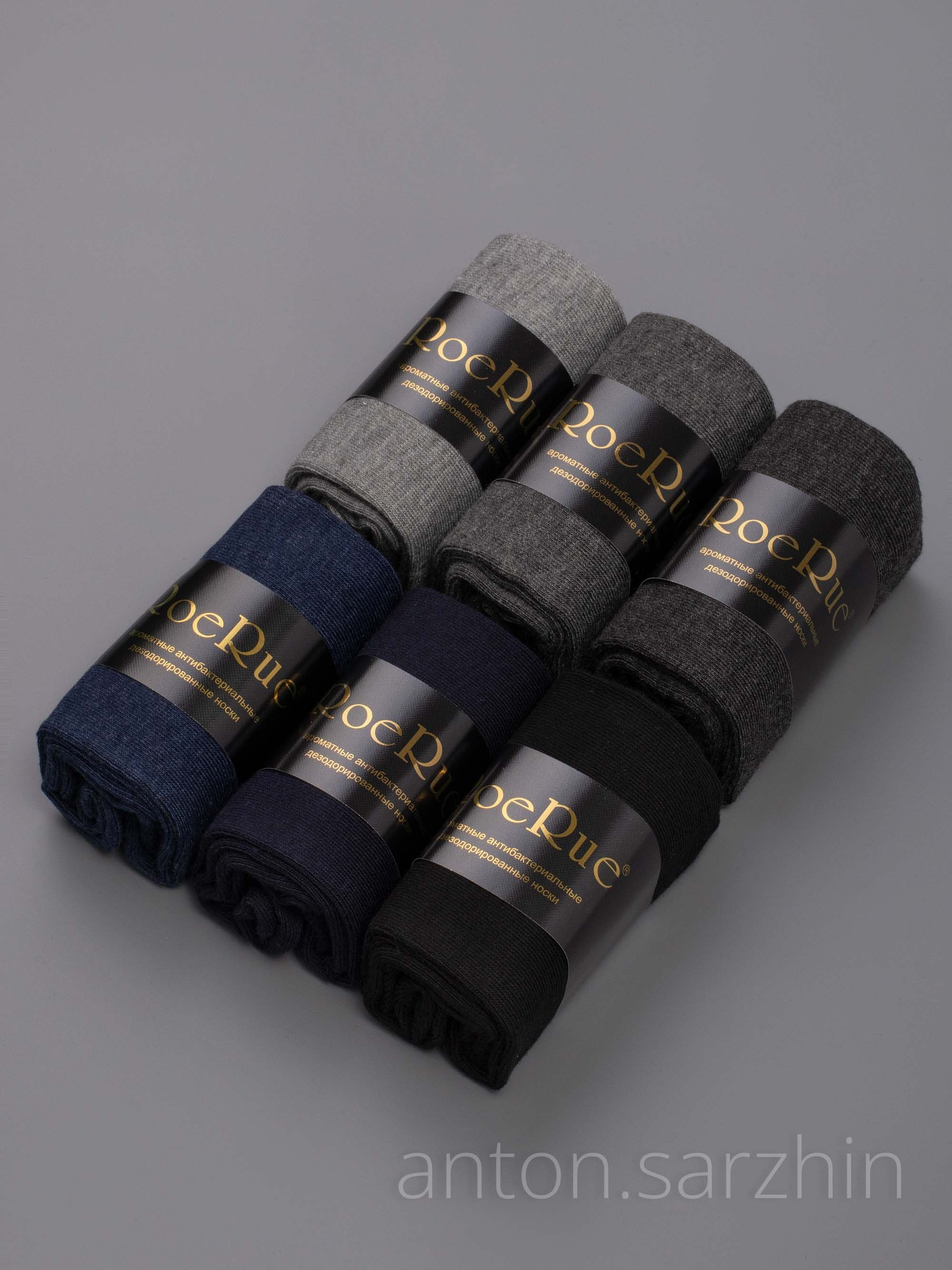 Предметное фото скрученных носков на фоне