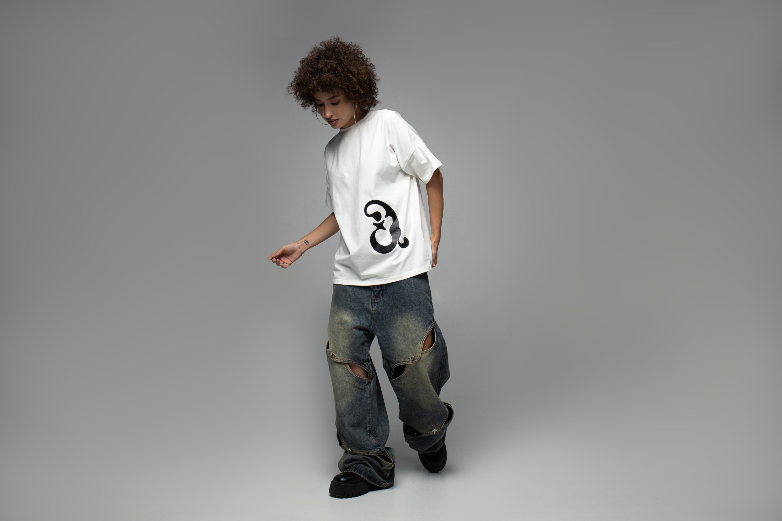 КАТАЛОГ | серый фон. RUNA production — стильные съемки для брендов