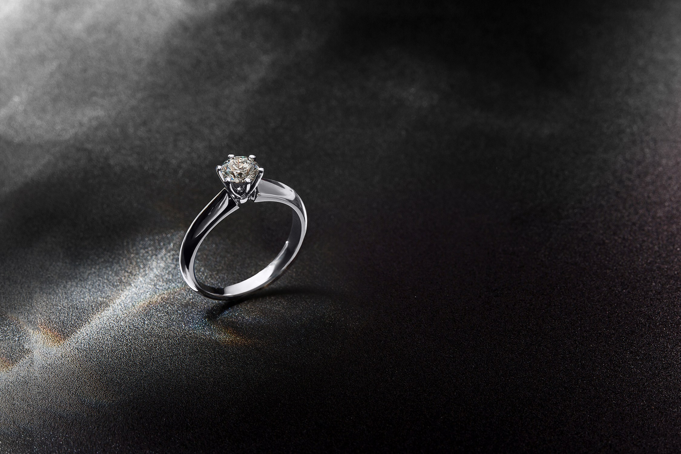 Рекламная фотосъёмка ювелирных украшений и драгоценных камней. Предметная фотосъемка ювелирных украшений. Профессиональный фотограф в Санкт-Петербурге для ювелиров. Студийная фотография. Ювелирный фотограф Сергей Пушкин. Фото для рекламы.  Product photographer in Saint-Petersburg, Russia. Gems photo. Фотосессия украшений в спб. Фотограф в студии в спб для украшений. Фотосессия бижутерии.