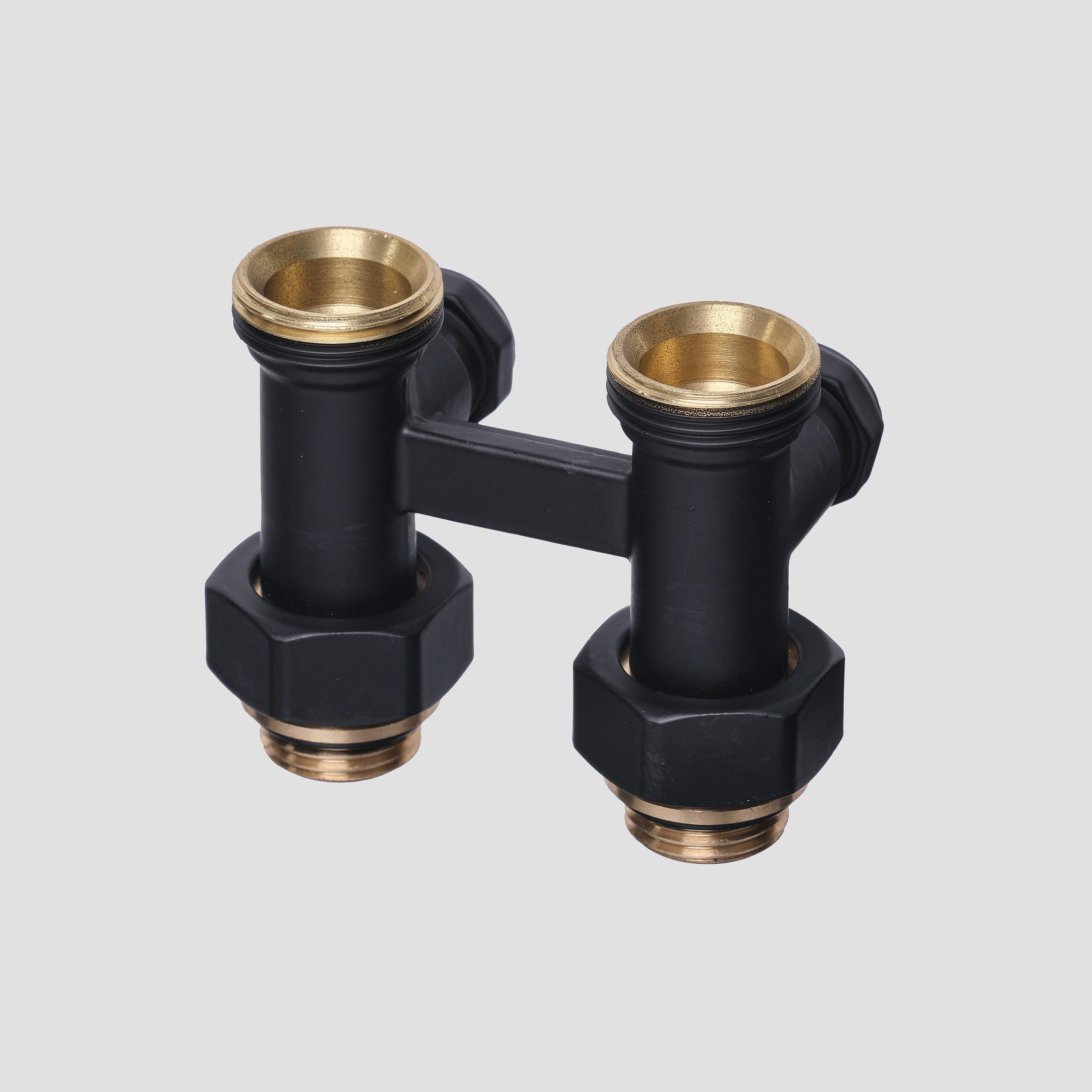 Предметные фотографии регуляторов и нагревателей для отопительных приборов