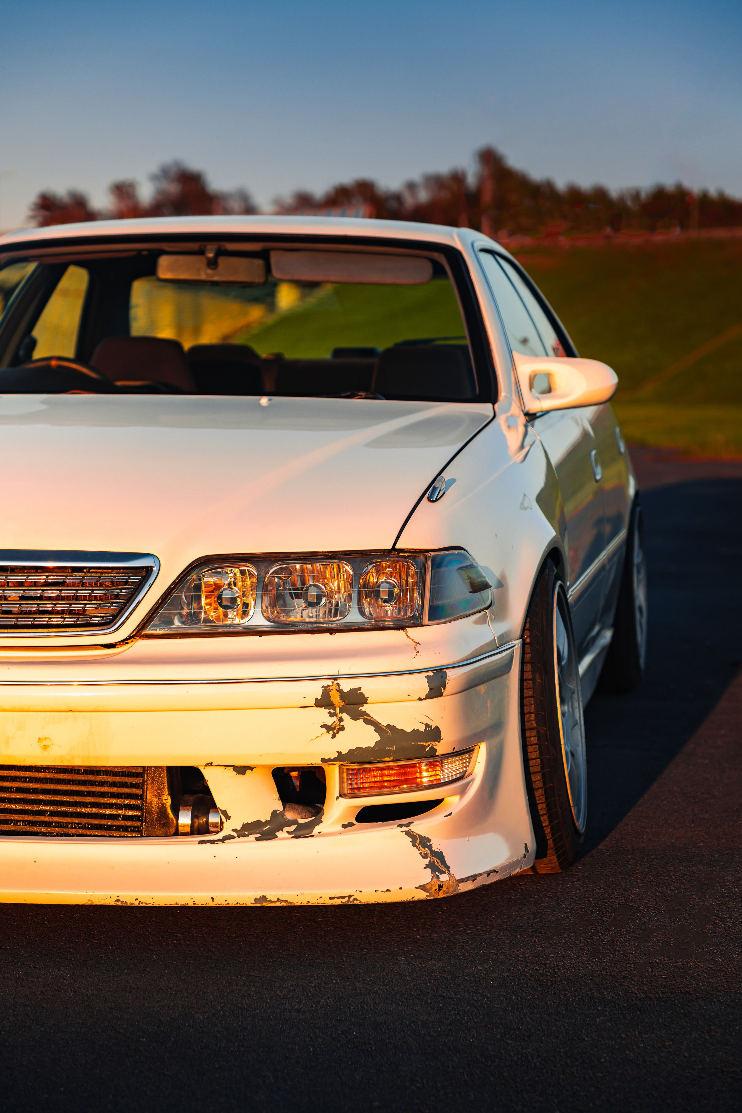 Toyota Mark II JZX100 с ближнего ракурса