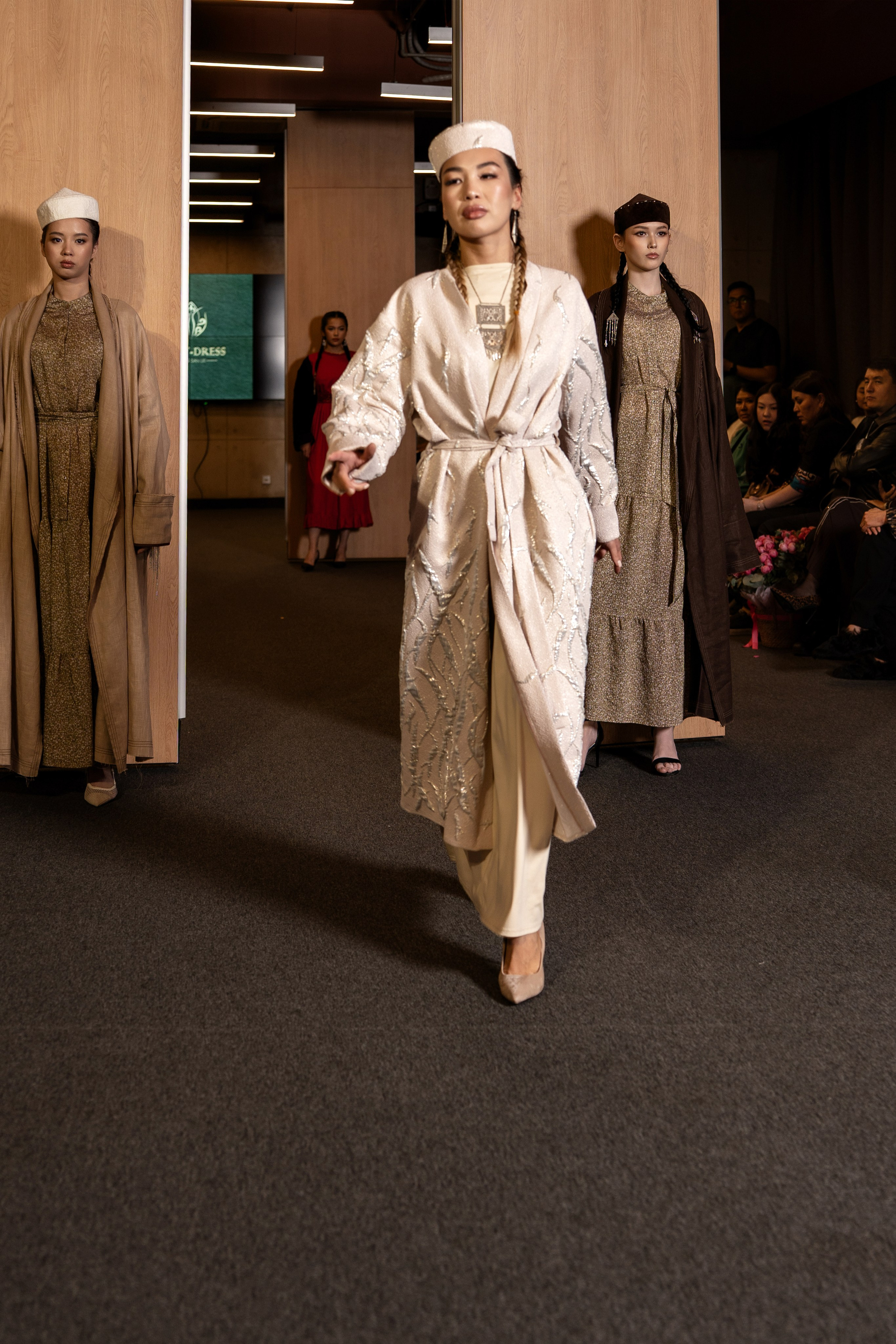 Brand NIET DRESS. Сайт Алматинского НЮ АРТ, будуар и фэшн фотографа Дениса Карпенко