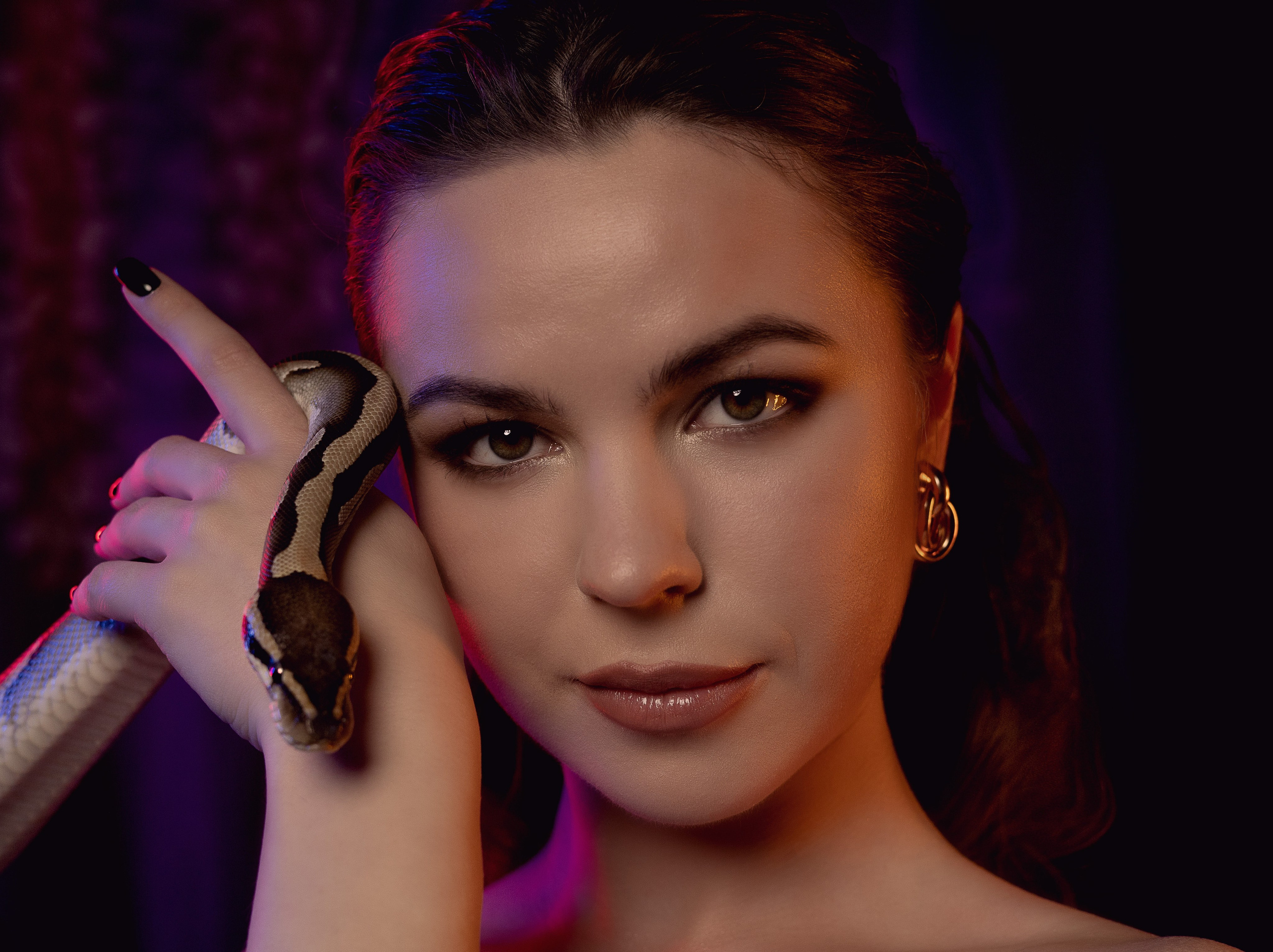 Виктория. Фотосессия в студии со змеей. Портретный фотограф Панферова Регина г. Санкт-Петербург, г. Казань