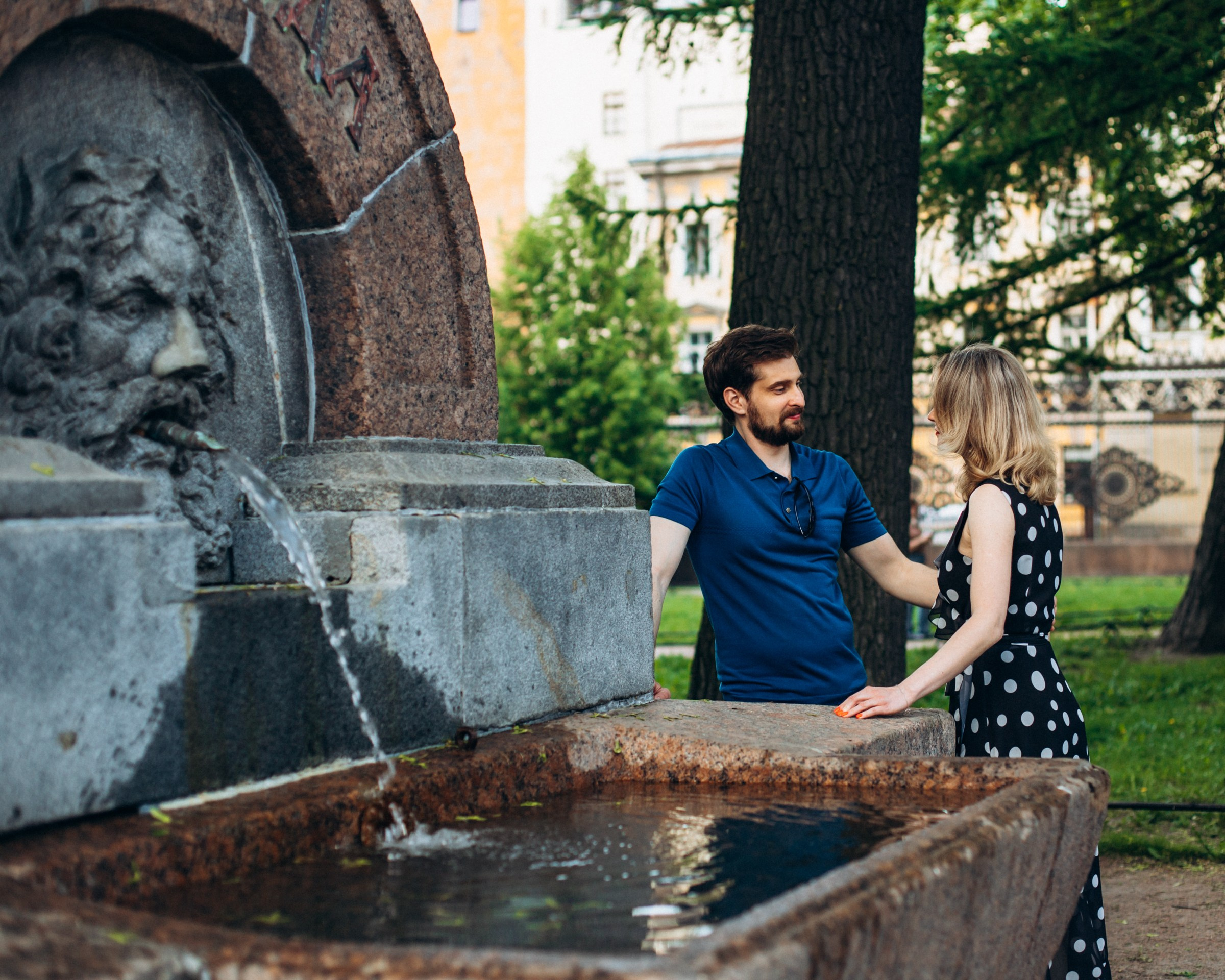 Дмитрий и Анна в мае. Фотопрогулка в Петербурге. Индивидуальный и семейный фотограф в Санкт-Петербурге