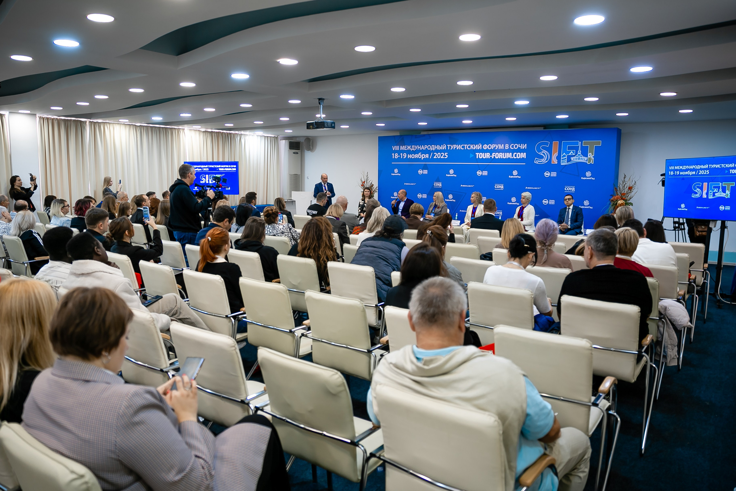 VIII Международный туристский форум «SIFT». Репортажный фотограф в Ялте Алексей Семёнов