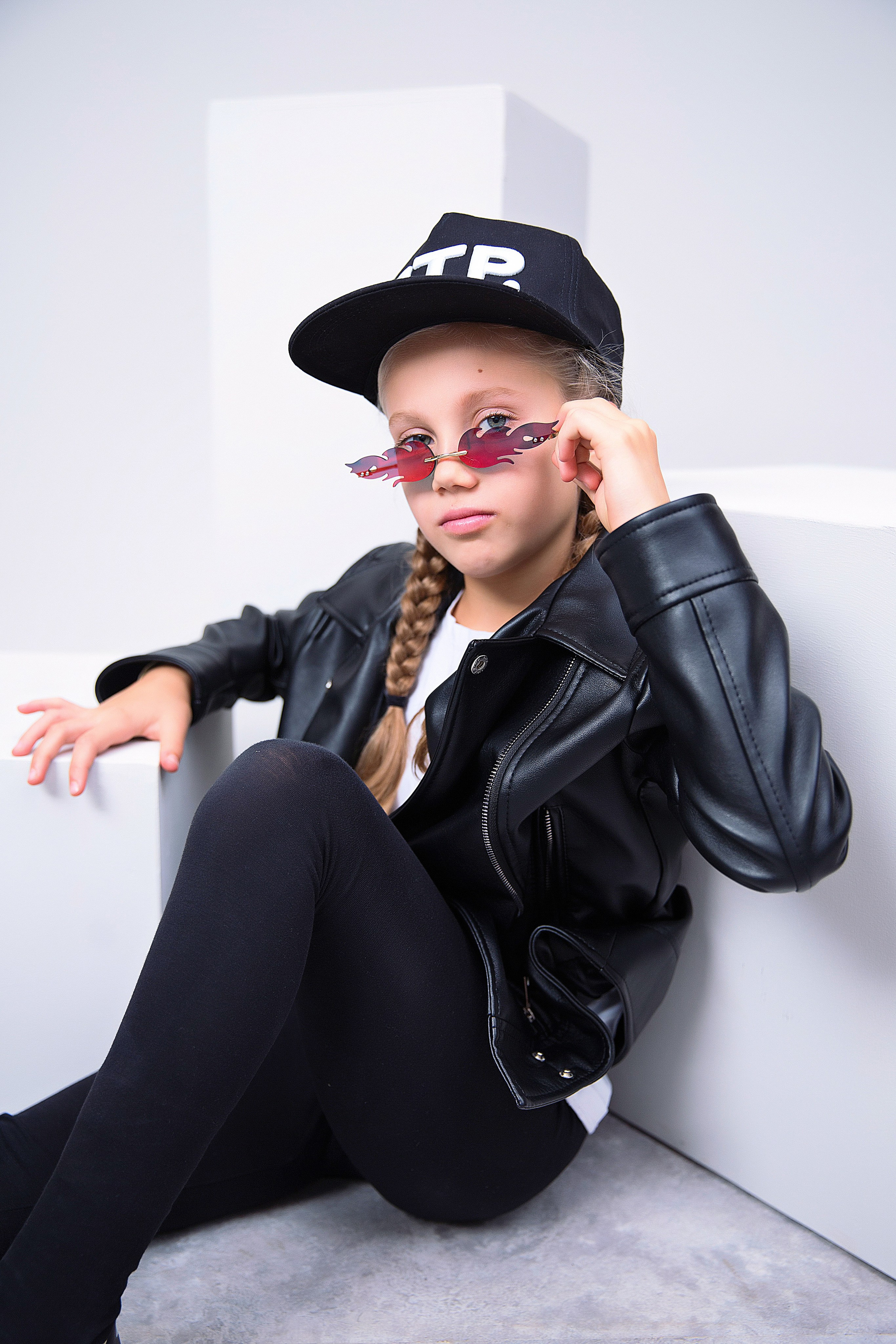 Индивидуальные фотосессии школьников. Детский школьный фотограф в Кемерово Зиновьева Екатерина