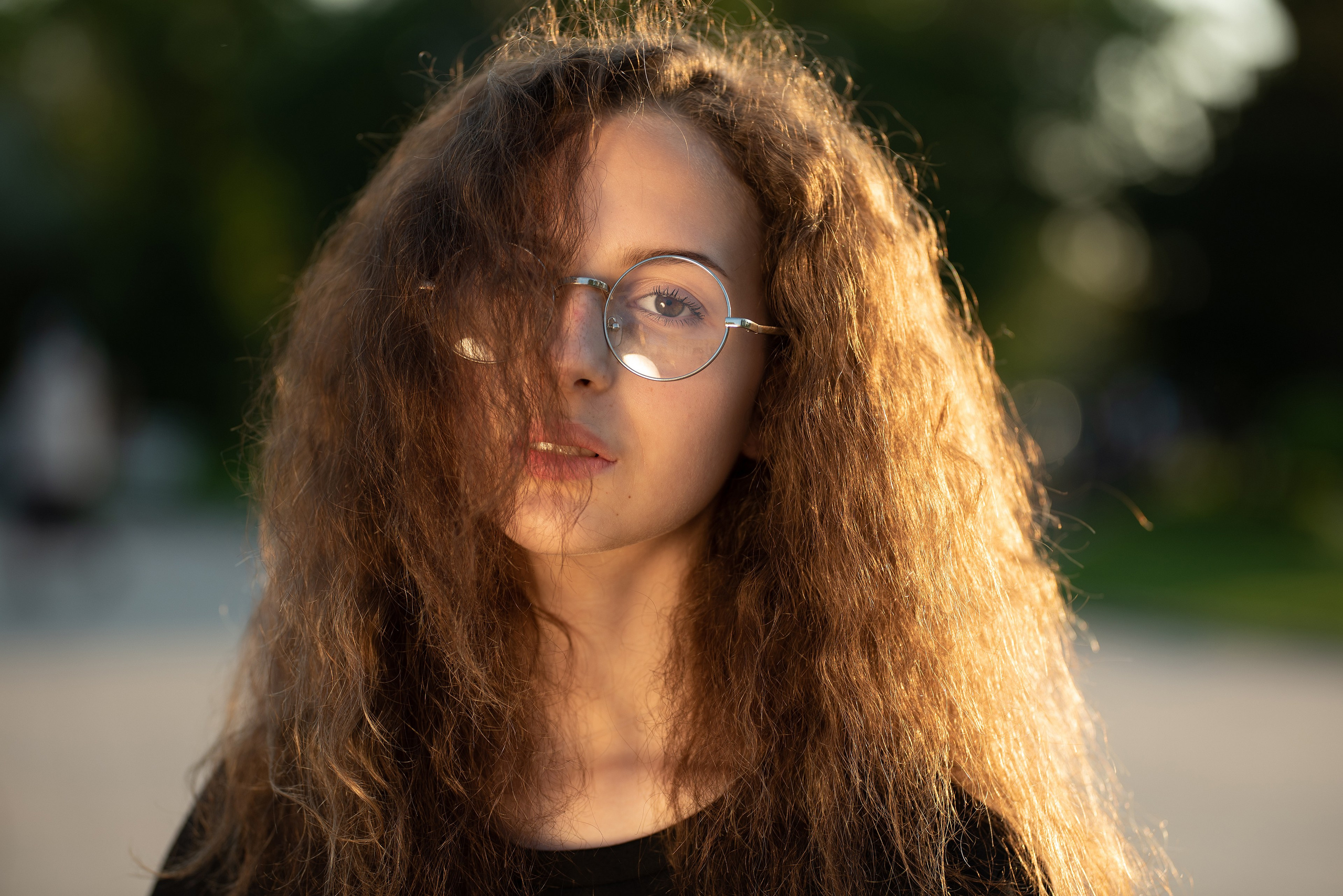 Солнечный летний портрет, настроение в кадре.