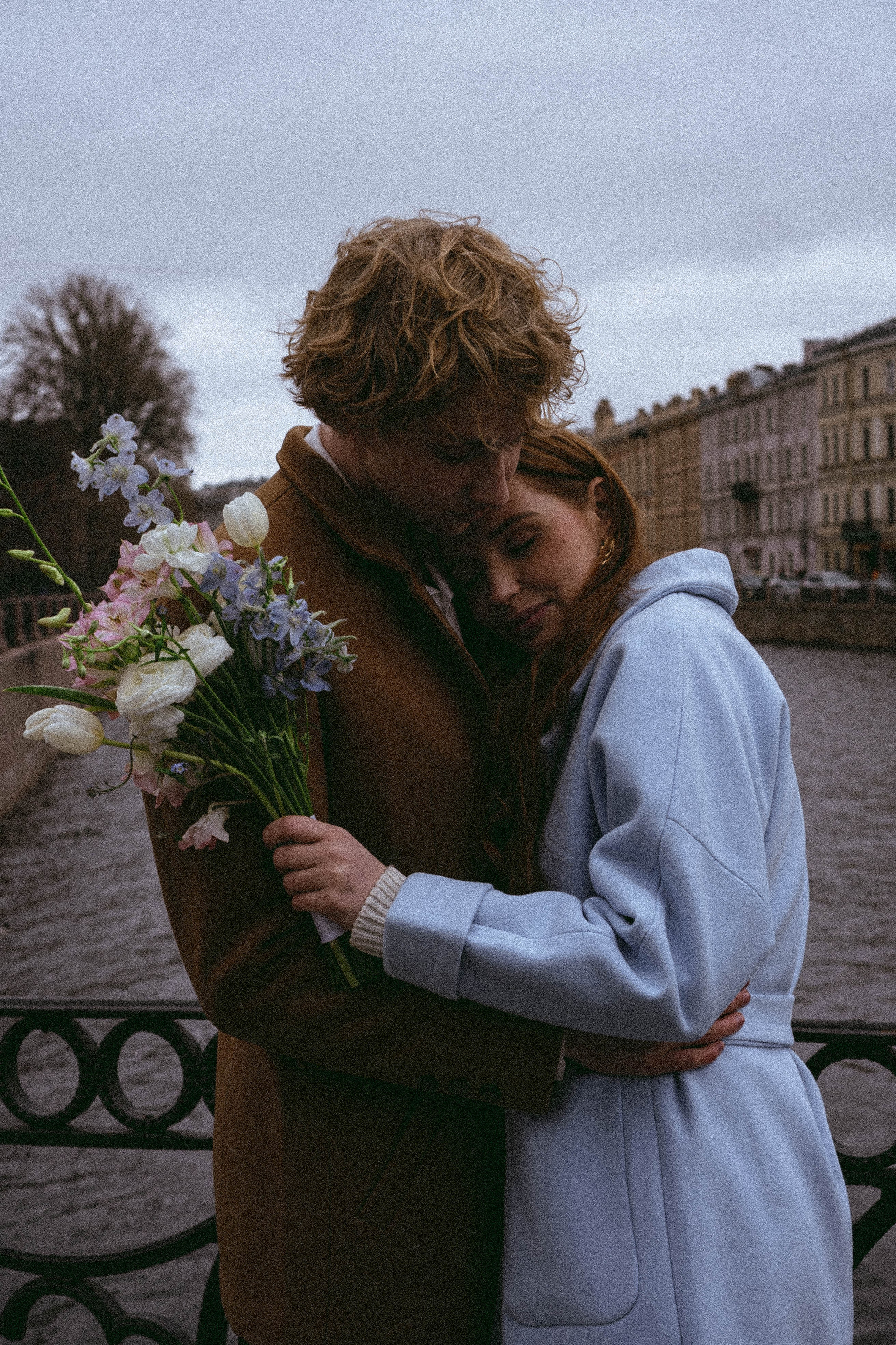 СВАДЕБНАЯ СЬЕМКА В ОТЕЛЕ. СБОРЫ ЖЕНИХА И НЕВЕСТЫ И ТАКЖЕ ТОР И ПОДГОТОВКА К ПРОГУЛКЕ И ПРОГУЛКА ПО ПЕТРОГРАДКЕ. Профессиональный фотограф, Санкт-Петербург — Виктория Богомолова