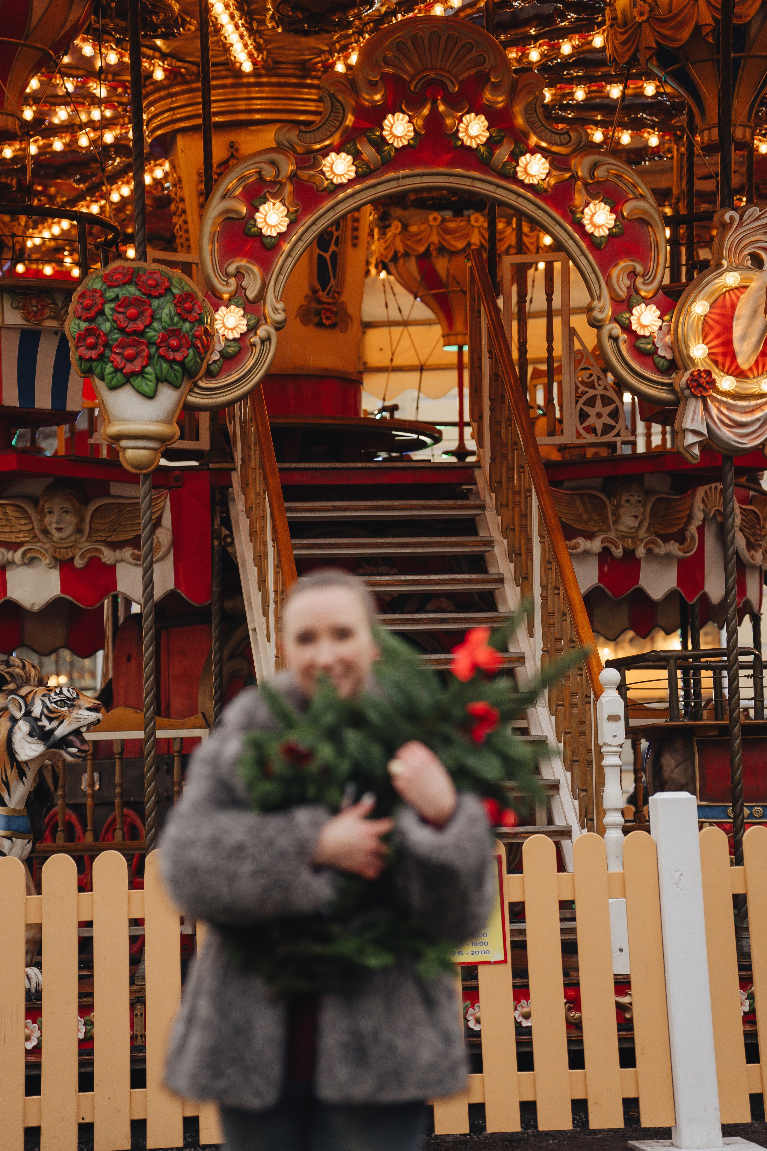ПРОГУЛКА НА МАНЕЖНОЙ ПЛОЩАДИ ДЛЯ ДЕВУШКИ ПЕРЕД НОВЫМ ГОДОМ (НОВОГОДНЯЯ ФОТОСЕССИИЯ НА МАНЕЖНОЙ ПЛОЩАДИ). Профессиональный фотограф, Санкт-Петербург — Виктория Богомолова