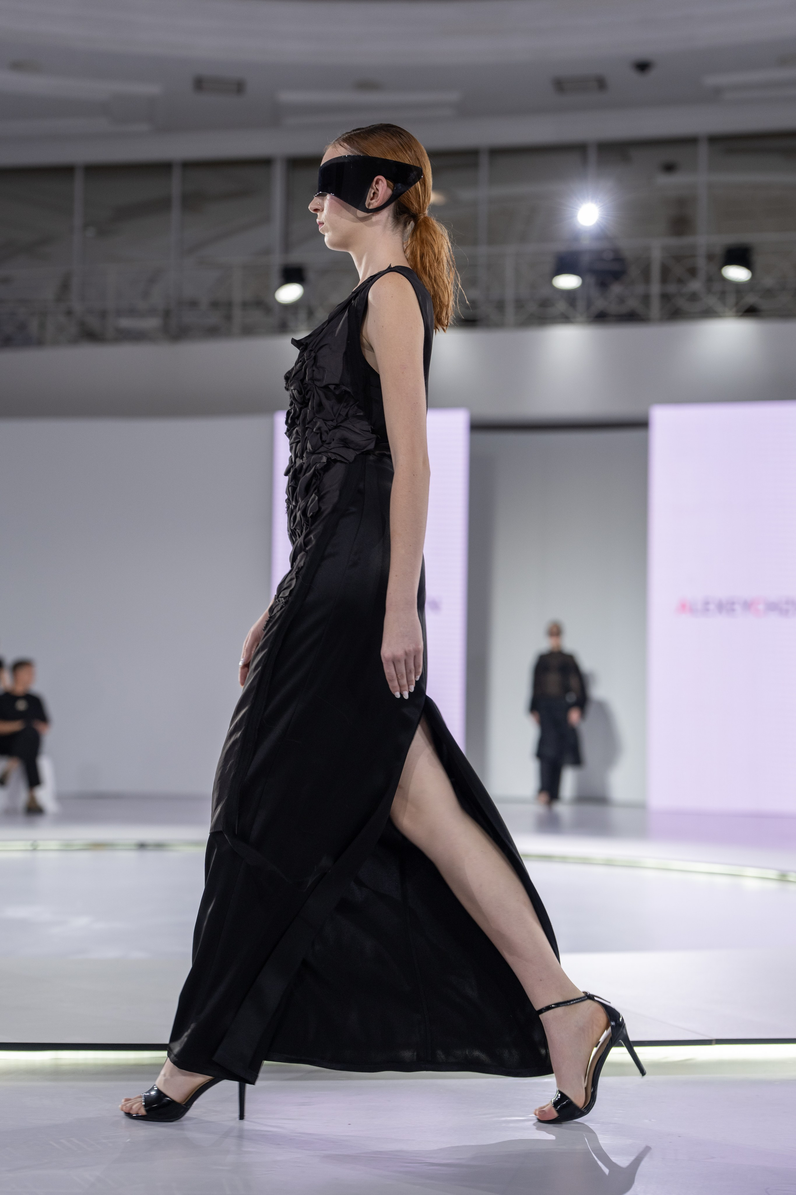 Дизайнер Alexey Czhen. Сайт Алматинского НЮ АРТ, будуар и фэшн фотографа Дениса Карпенко