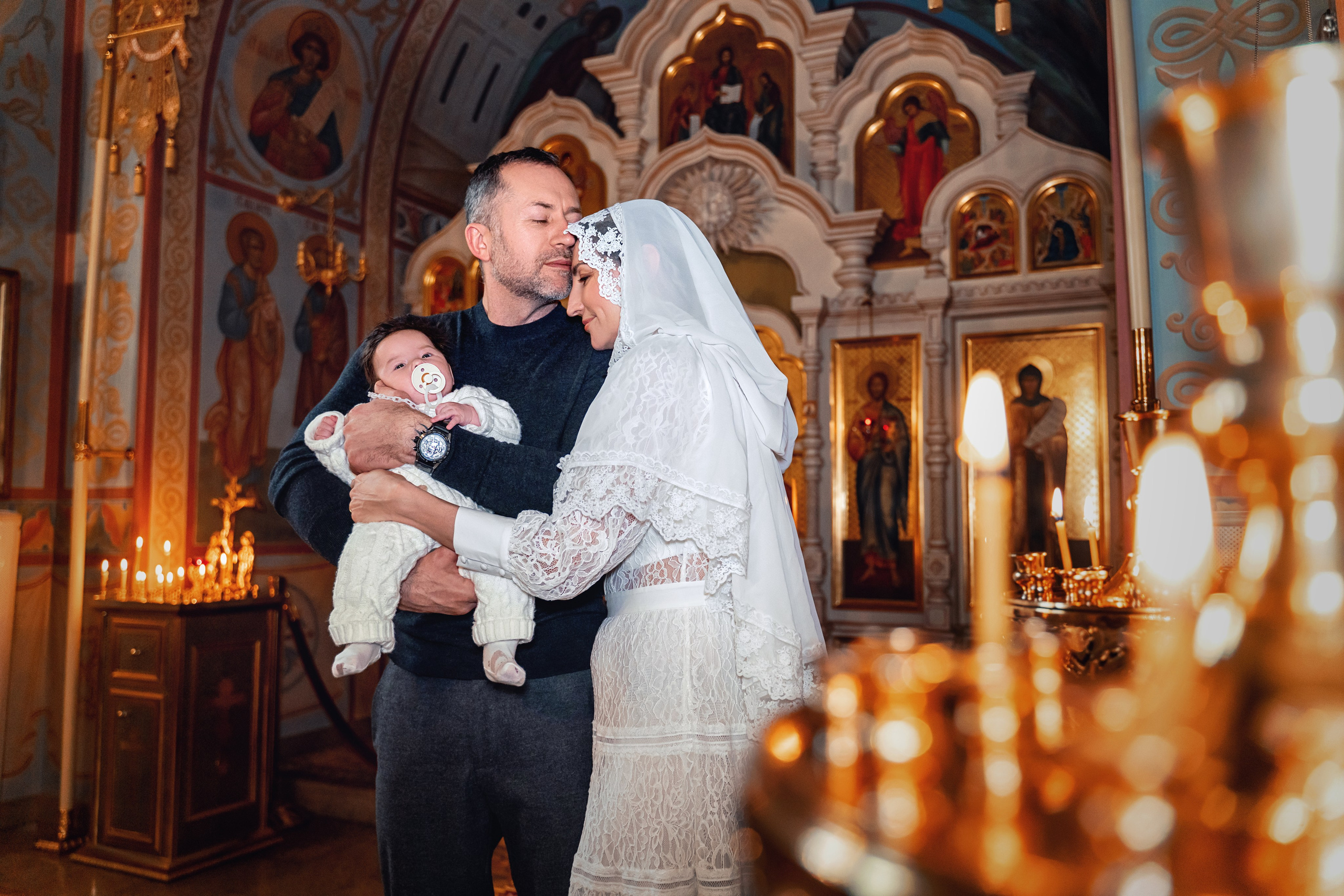 Крещение ребенка в храме Петра и Февронии в Покровском монастыре. Фотограф \ Видеограф на Крещение, Венчание Москва| Семейные съемки