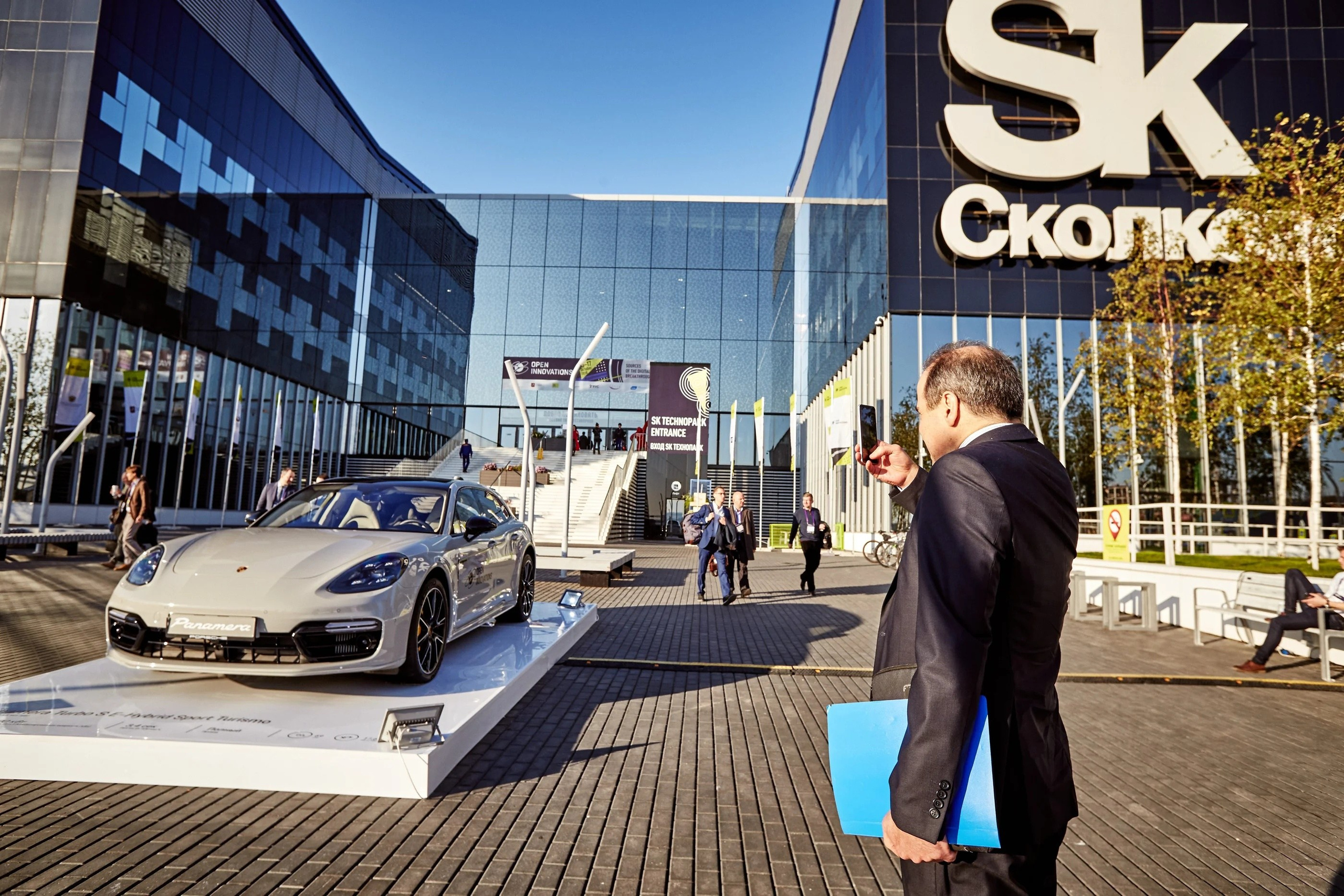 Porsche x Skolkovo promo. Спортивный и бизнес фотограф Арсений Голышкин