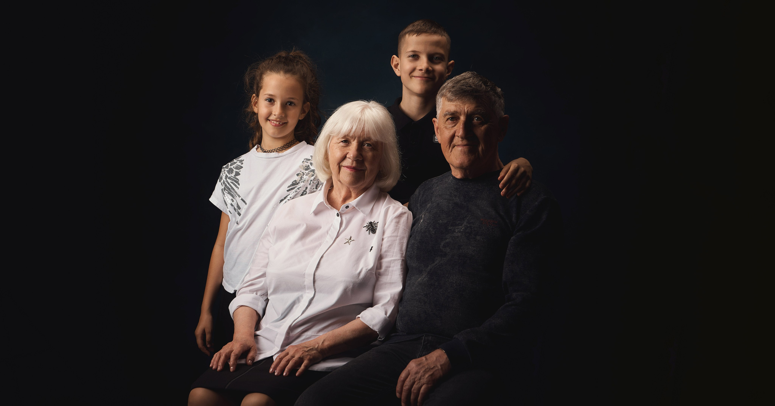 Портретная семейная фотосессия в студии. Семейный фотограф Евгений Опарин