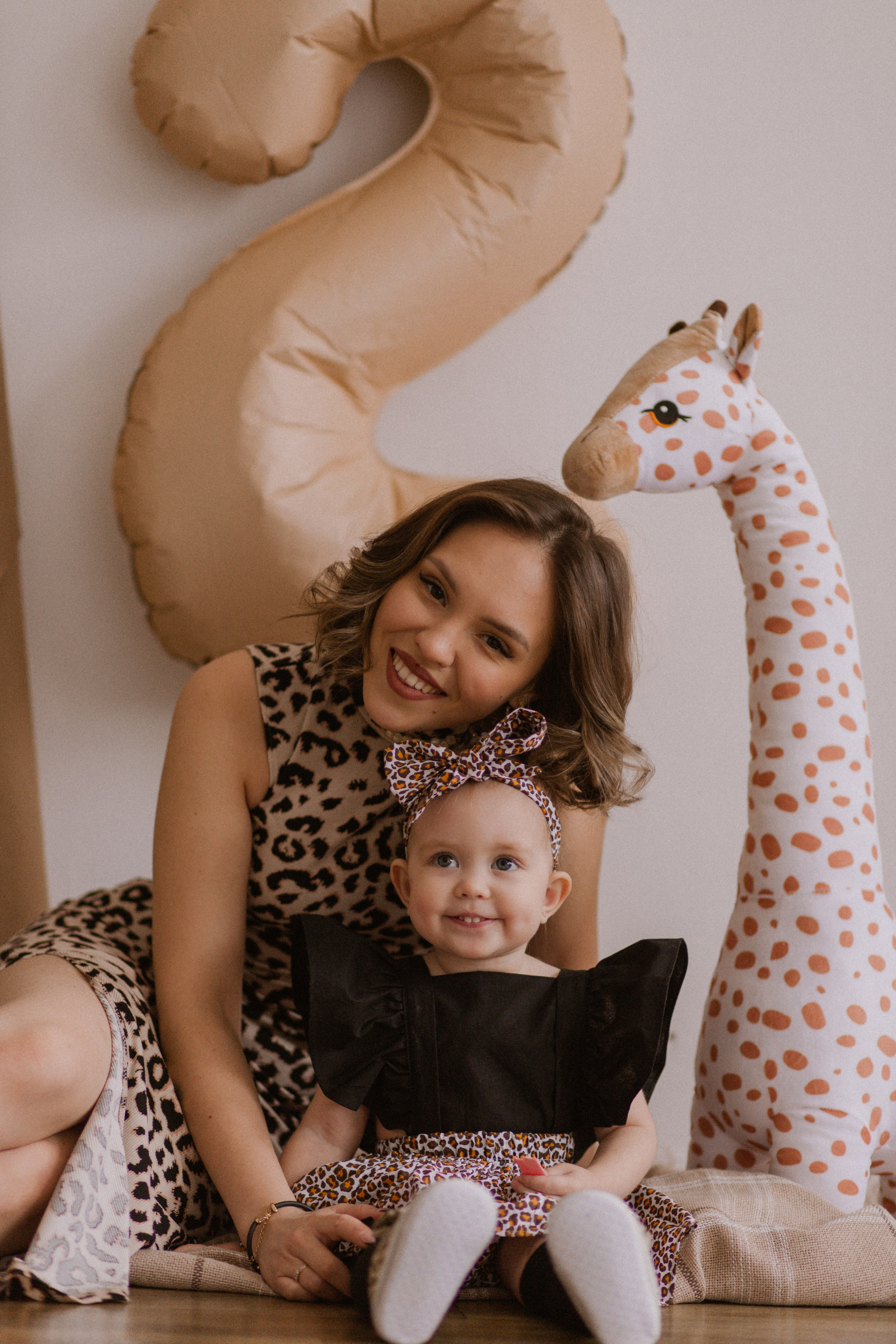 Олеся, Есения и Артём. Главная