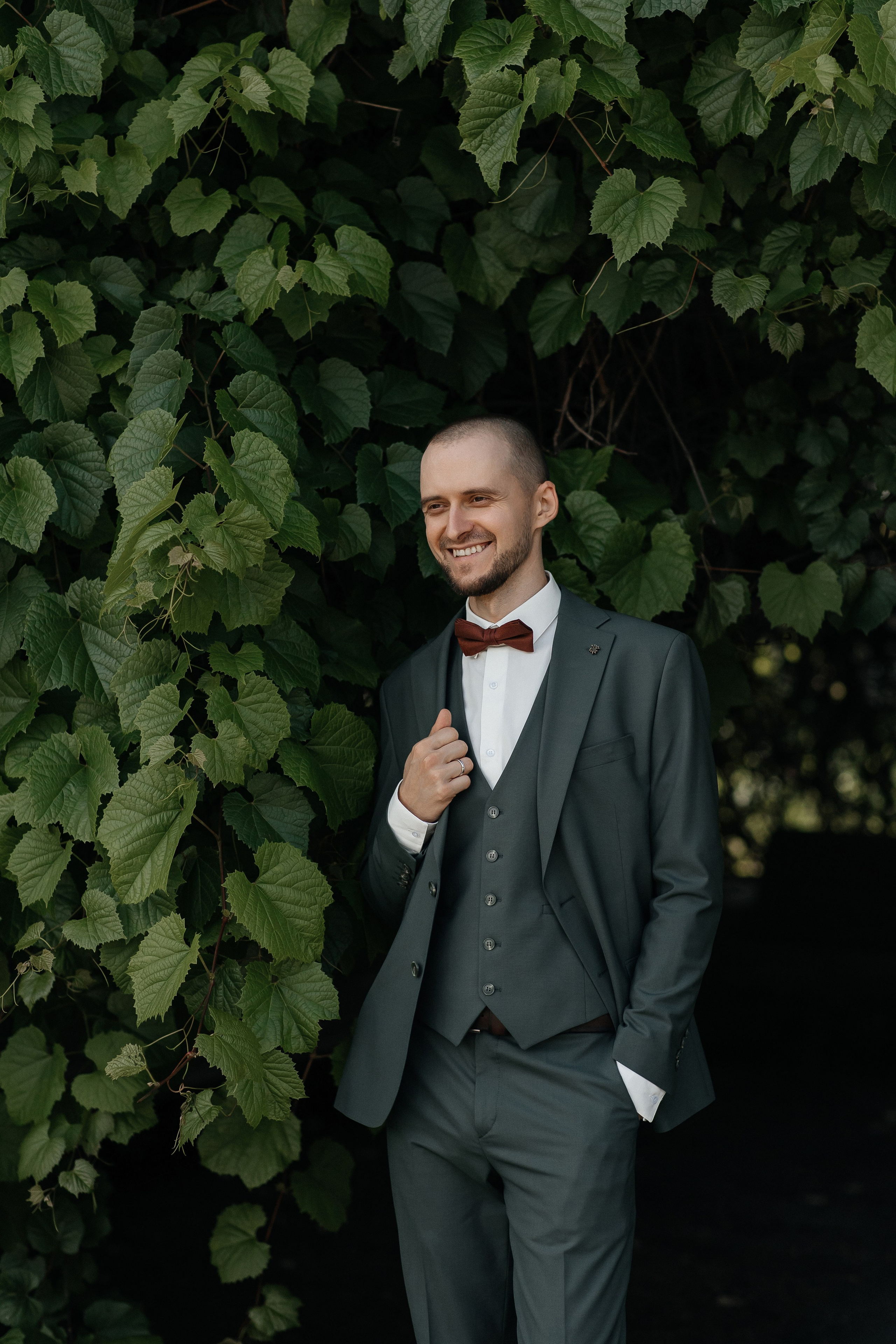 Свадебная фотосессия в Главном Ботаническом саду имени Цицина. Свадебный фотограф в Москве Дарья Олендарёва