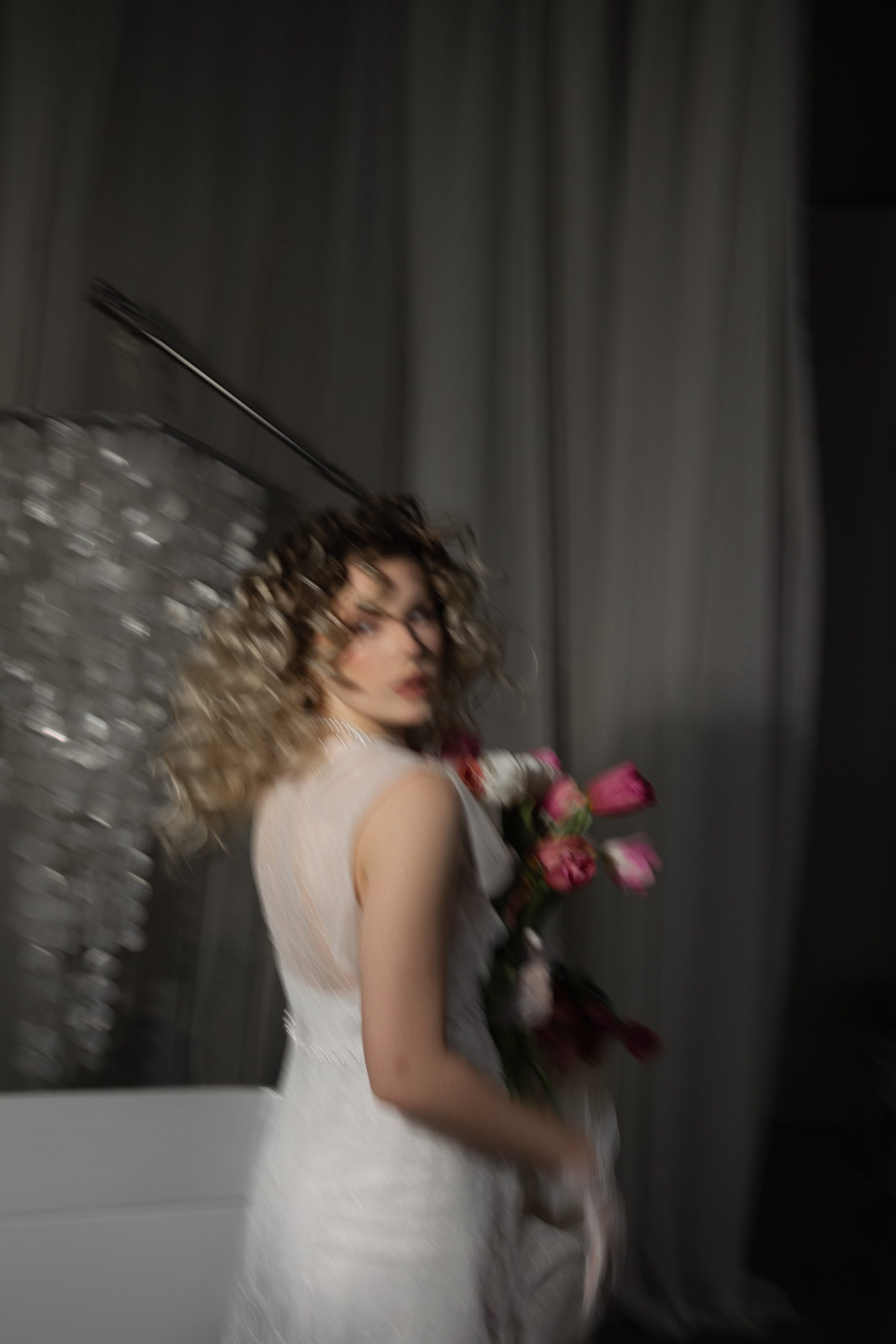 Настя. Я Ира и я фотографирую свадьбы более 10 лет