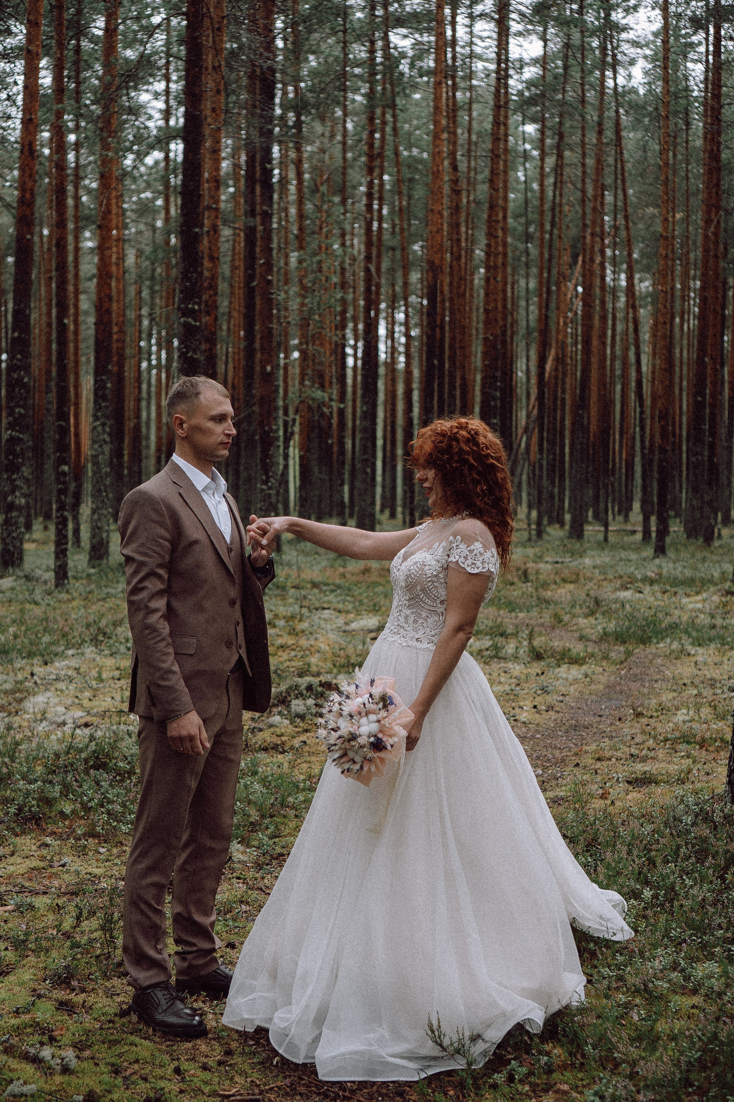СВАДЕБНАЯ ФОТОСЕССИИЯ ПАРЫ В ГОРОДЕ ПРИОЗЕРСК В СОСНОВОМ ЛЕСУ И С ПИКАПОМ. Профессиональный фотограф, Санкт-Петербург — Виктория Богомолова