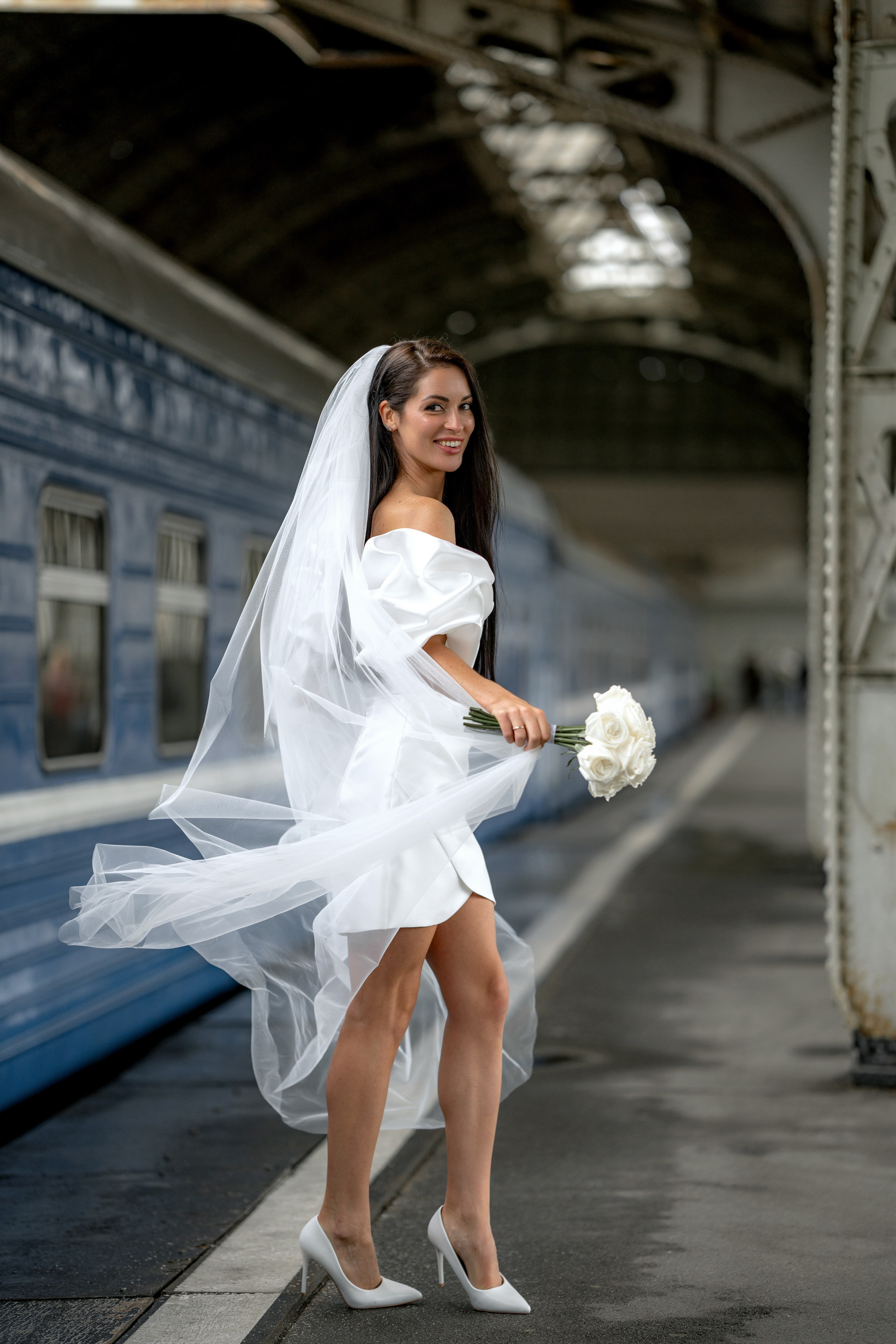 Сборы в квартире, прогулка под дождем и роспись во Дворце № 1. Свадебный фотограф Александр Невский в Санкт-Петербурге