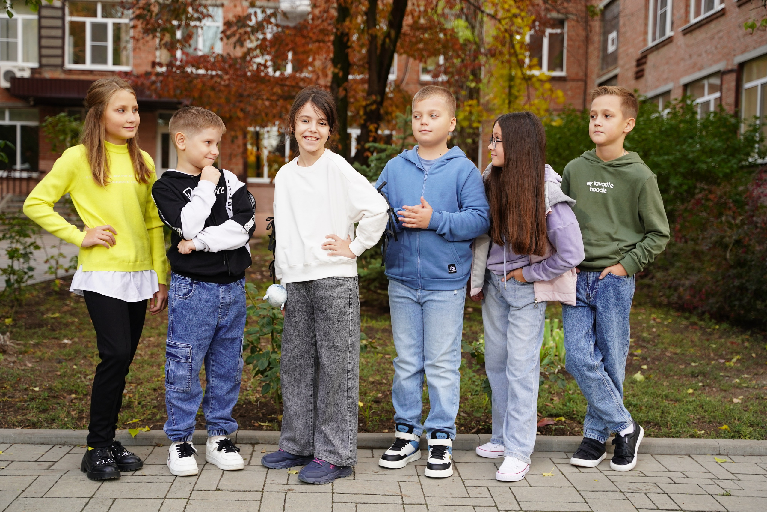 Фото с другом. MEMENTO.Выпускные альбомы, школьные, юбилейные и другие книги. Ростов-на-Дону