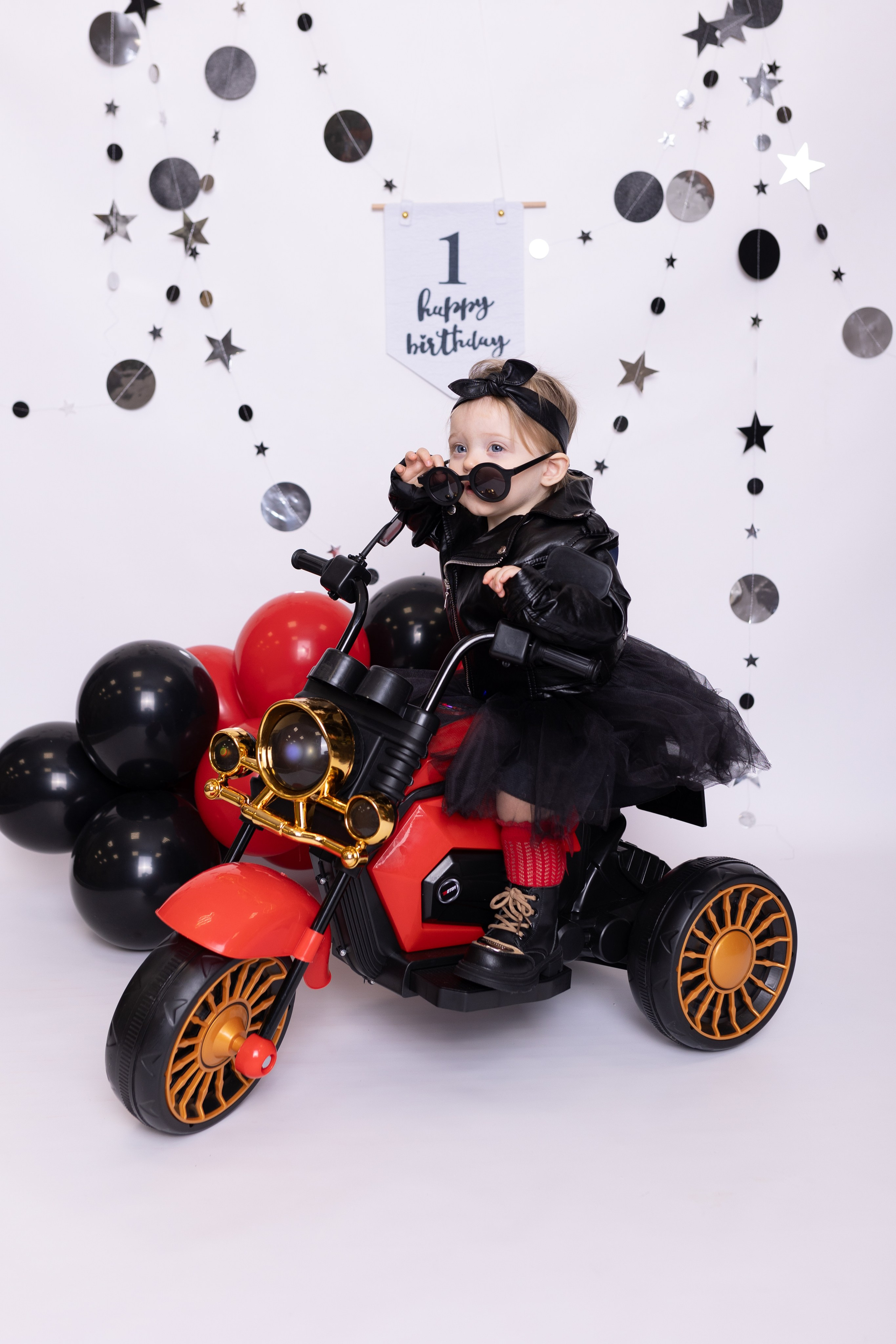 Фотозона с мотоциклом. Фотограф новорожденных. Детский и семейный фотограф Марьяна Юдина