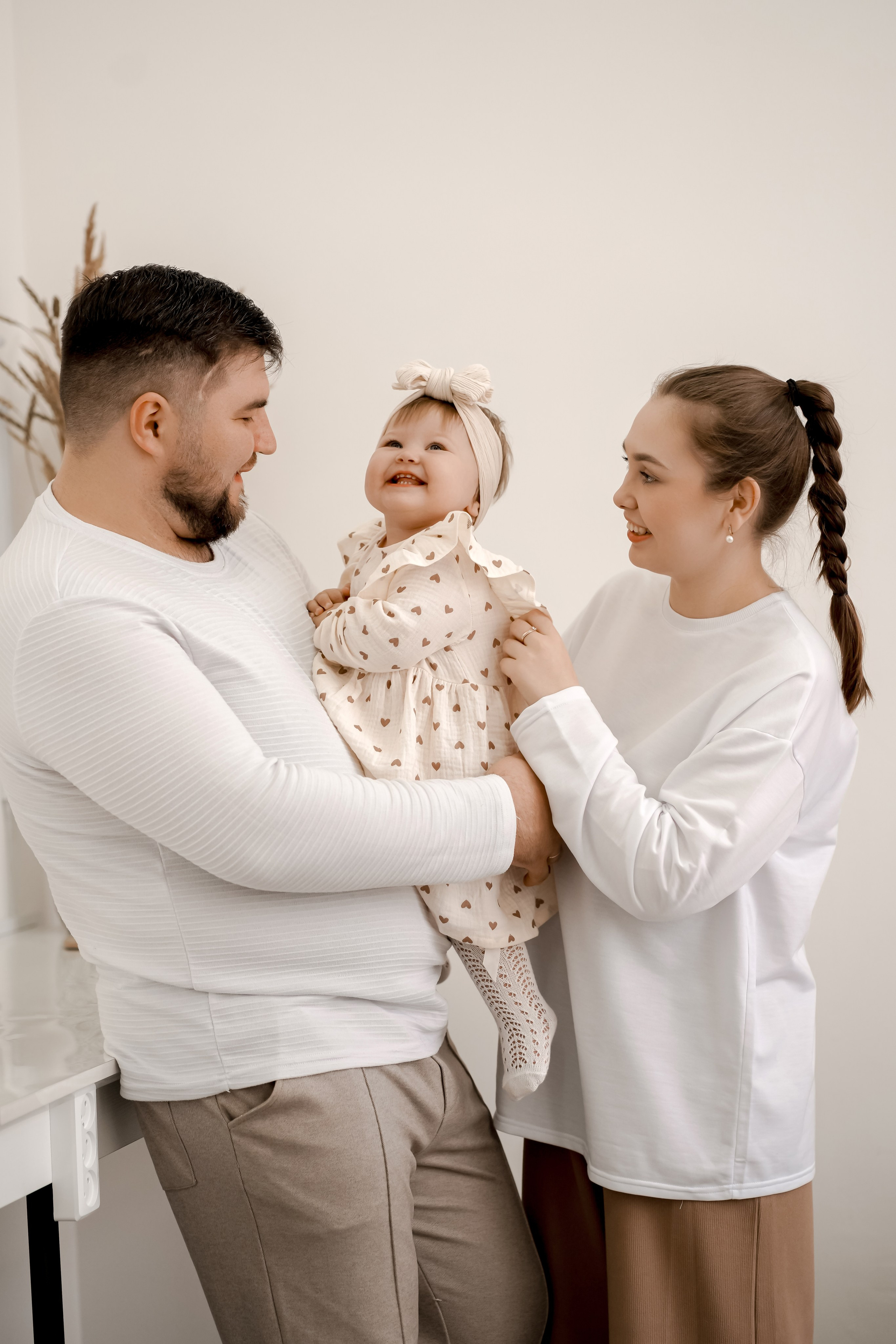 Семейная новогодняя фотосъемка в студии. Фотограф Ким Наталья в Красноярске