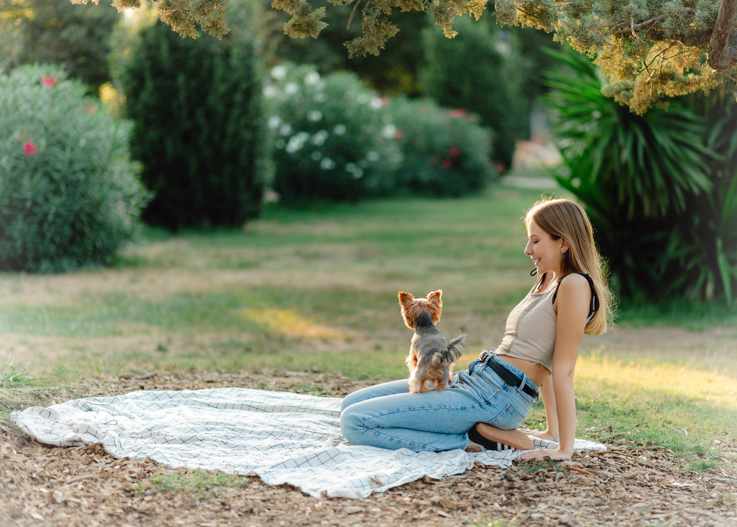 Julia & Her Playful Stitch. Barbara Isaeva