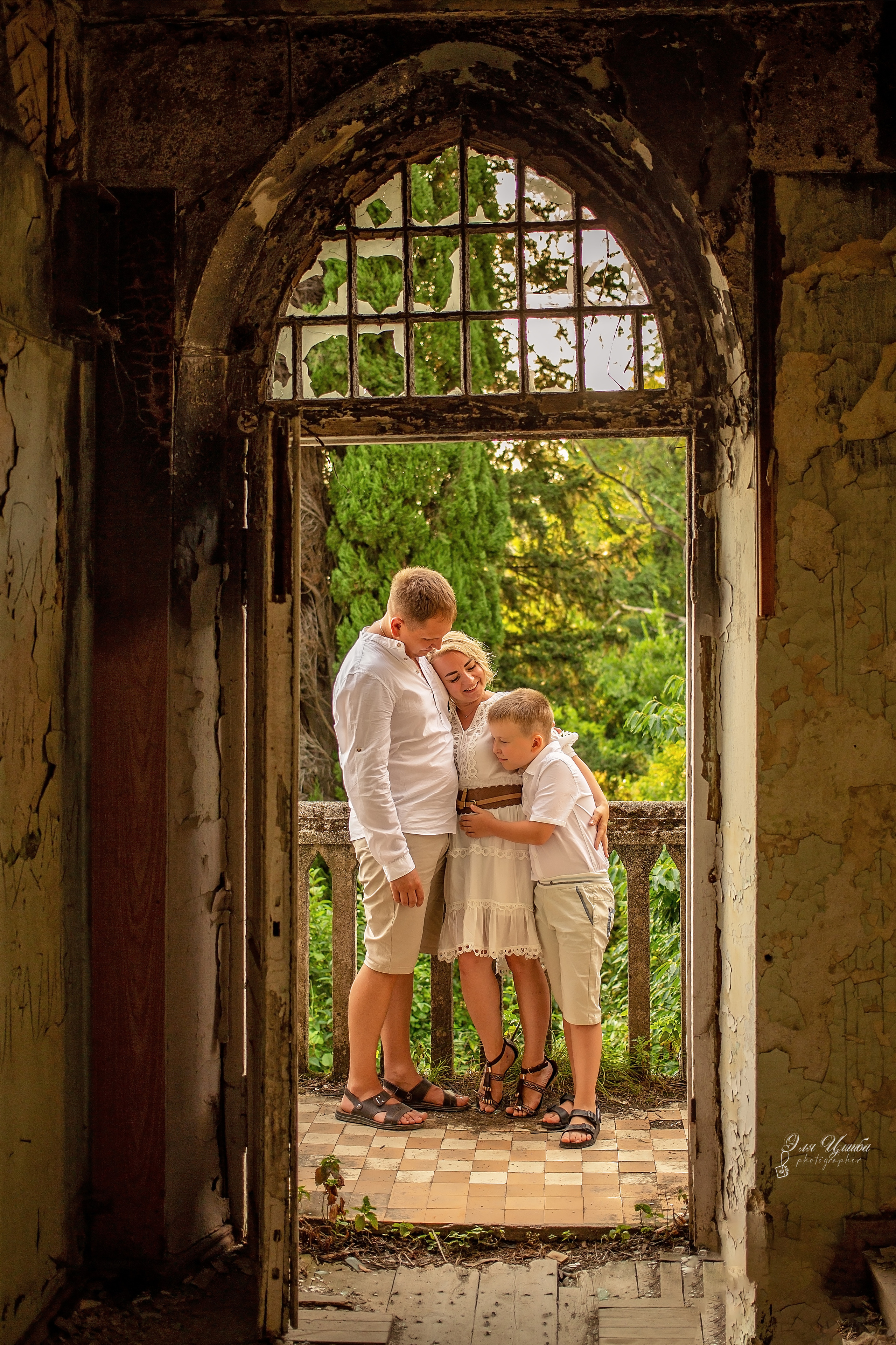 Замок фаворитки принца Ольденбургского. Свадебный и семейный фотограф в Абхазии Эля Цишба