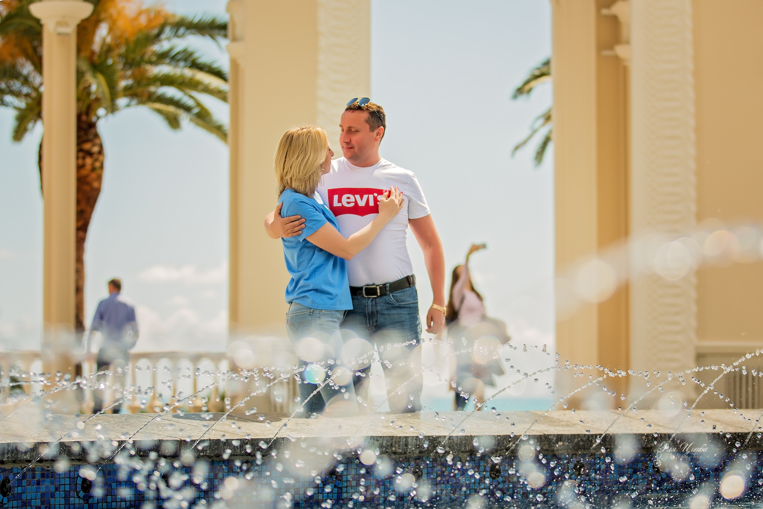 Иван с семьей в Гагре. Свадебный и семейный фотограф в Абхазии Эля Цишба