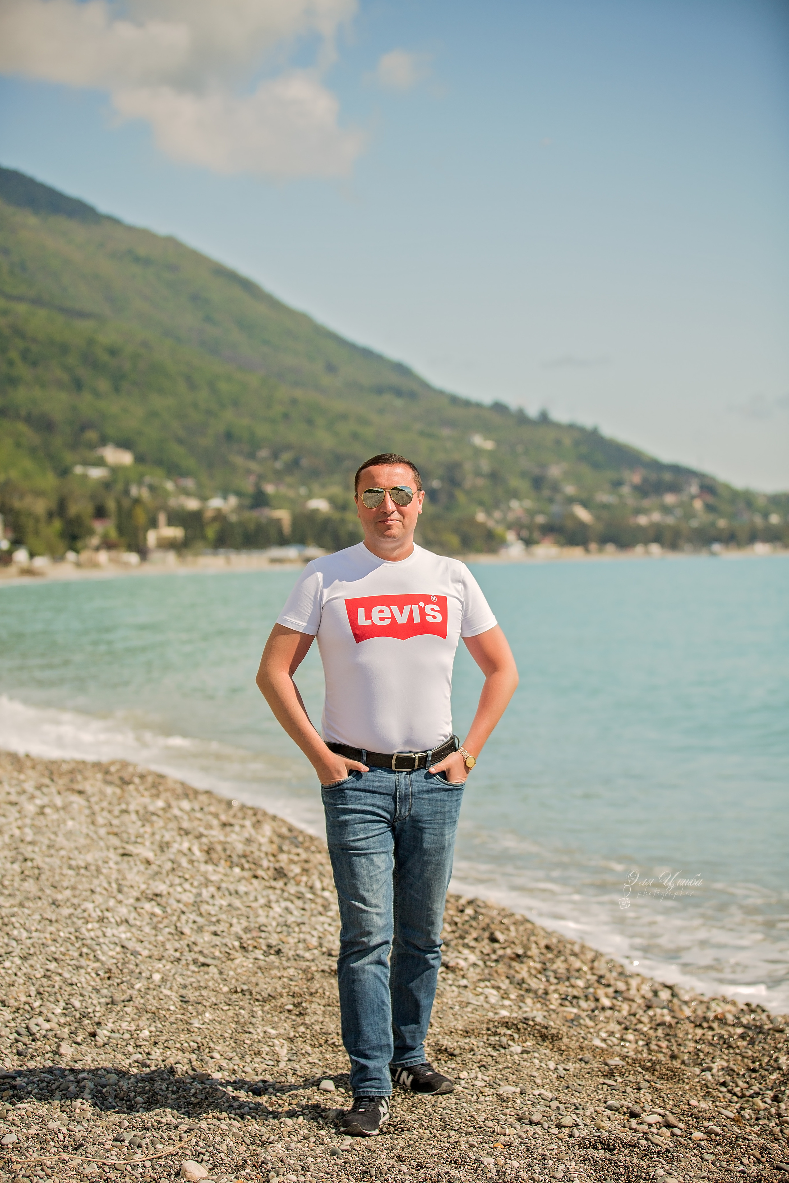 Иван с семьей в Гагре. Свадебный и семейный фотограф в Абхазии Эля Цишба