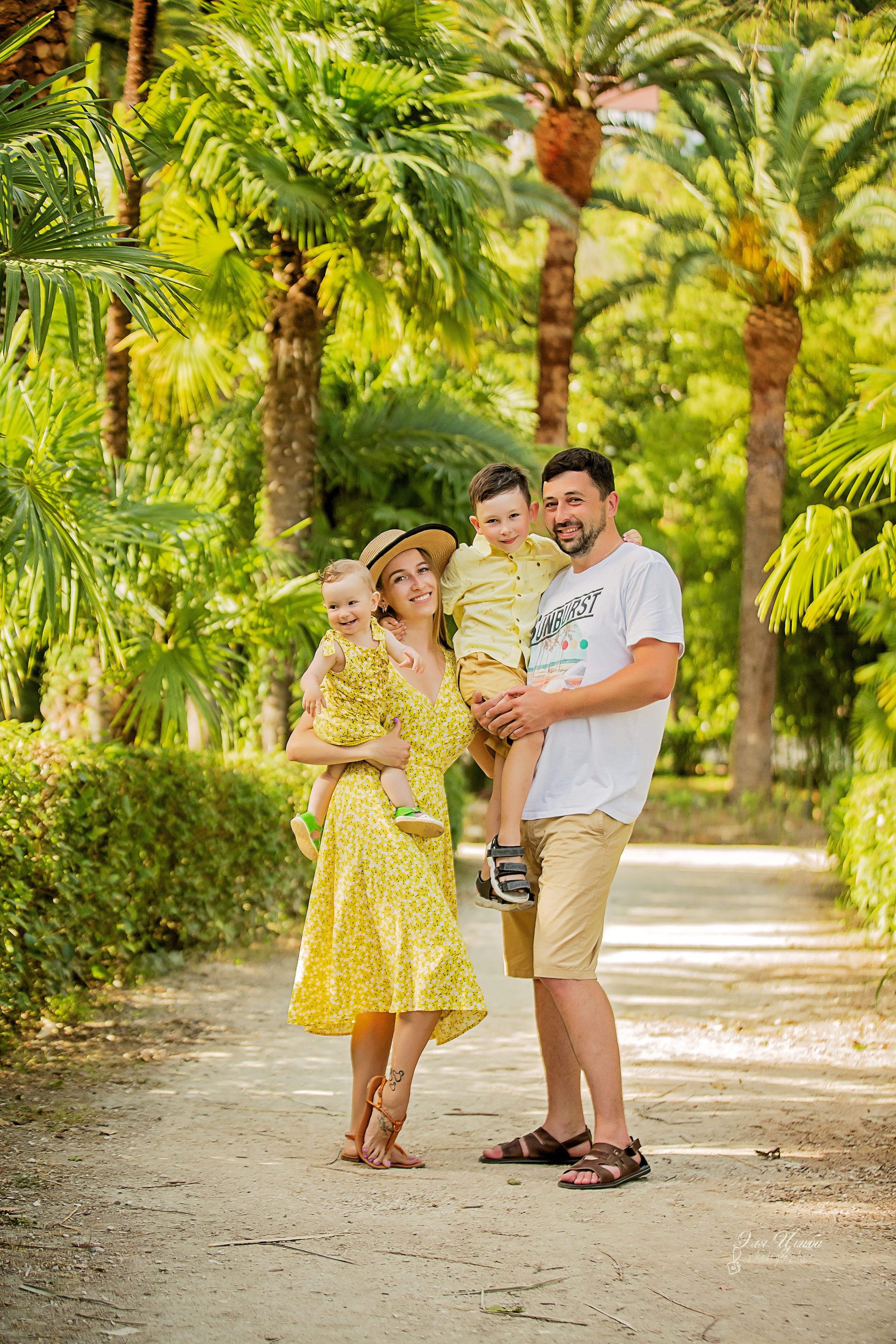 Семейный отдых в Гагре. Свадебный и семейный фотограф в Абхазии Эля Цишба