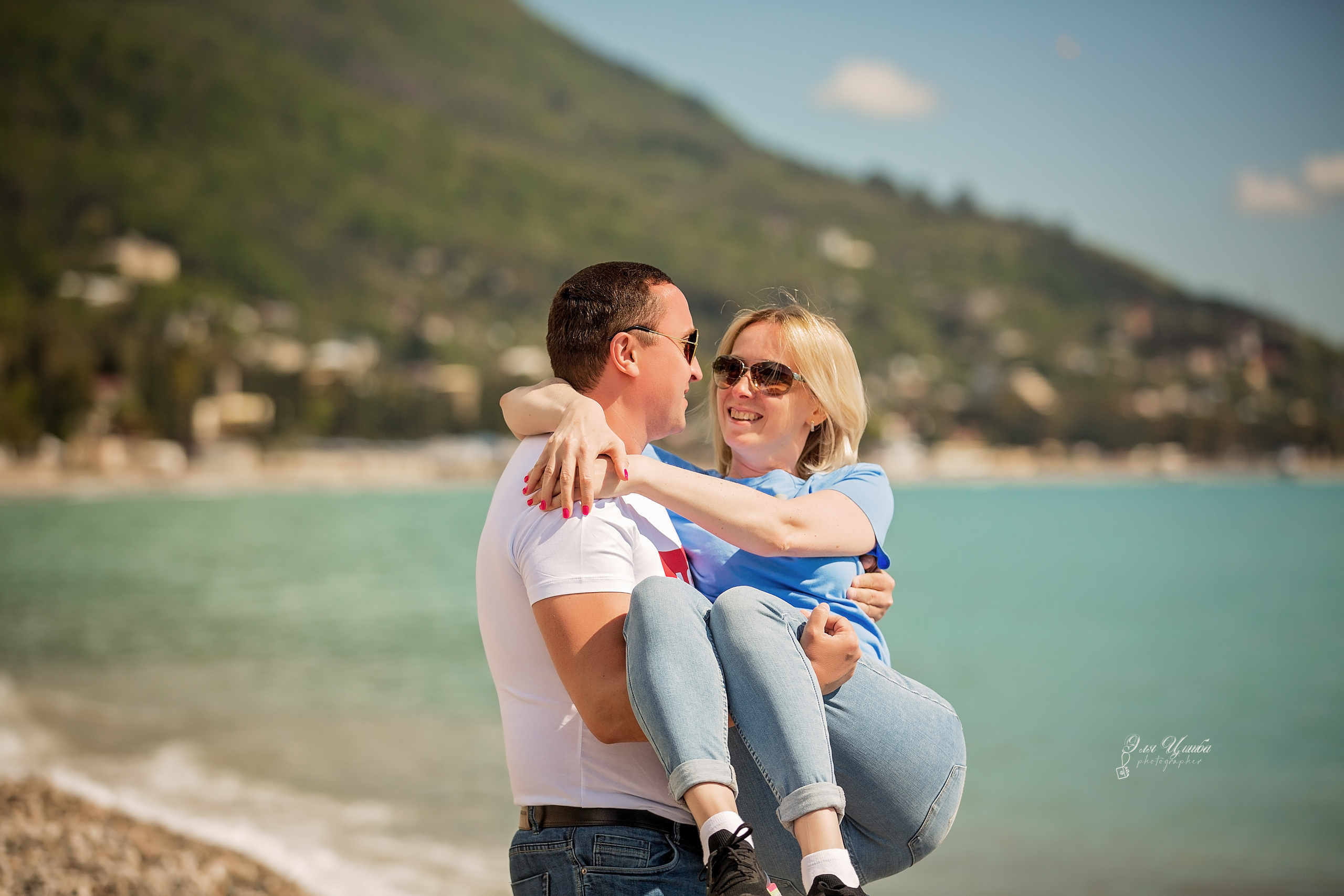 Иван с семьей в Гагре. Свадебный и семейный фотограф в Абхазии Эля Цишба